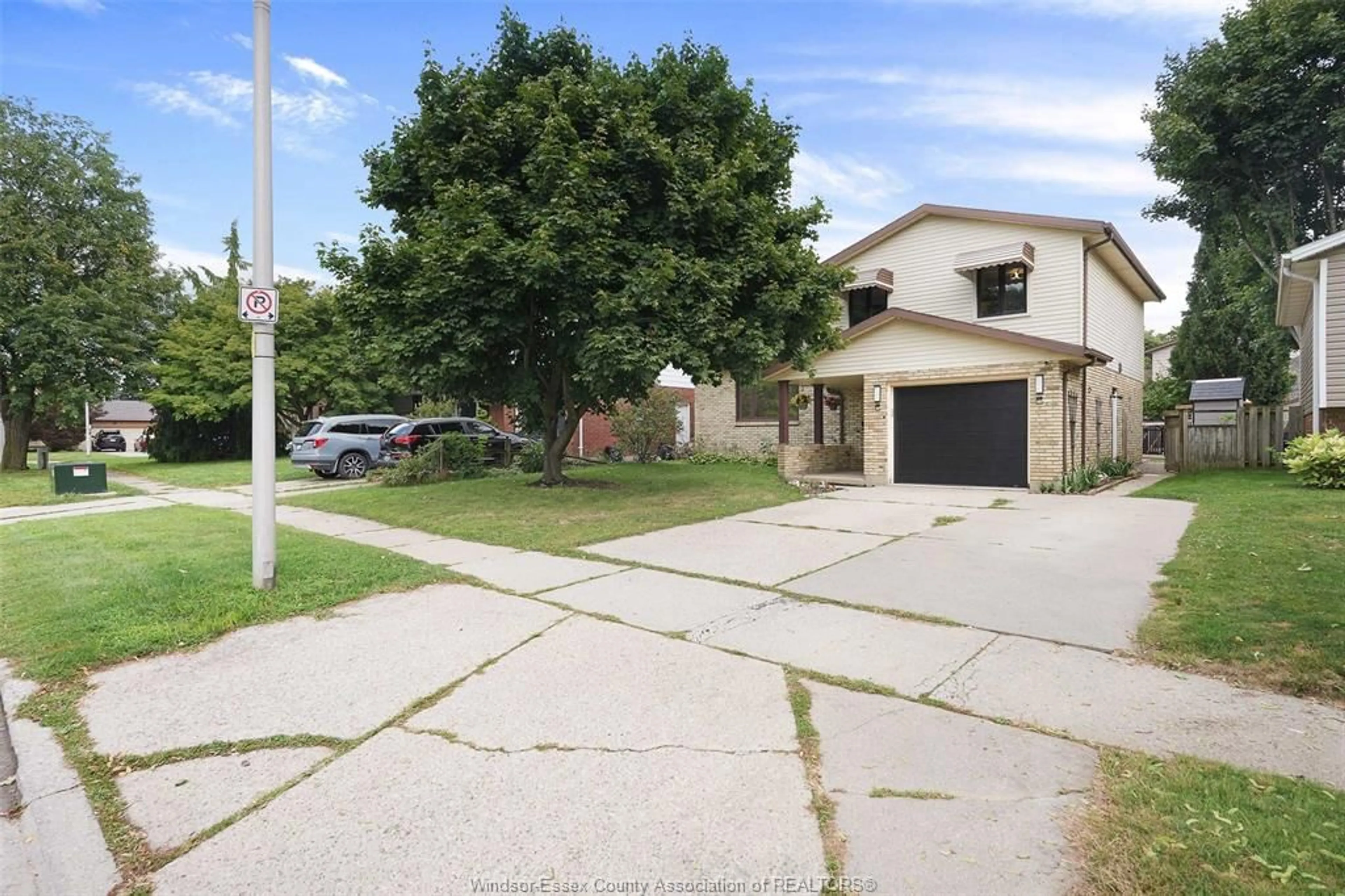 Frontside or backside of a home, the street view for 23 ARGYLE, Chatham Ontario N7L 4T7