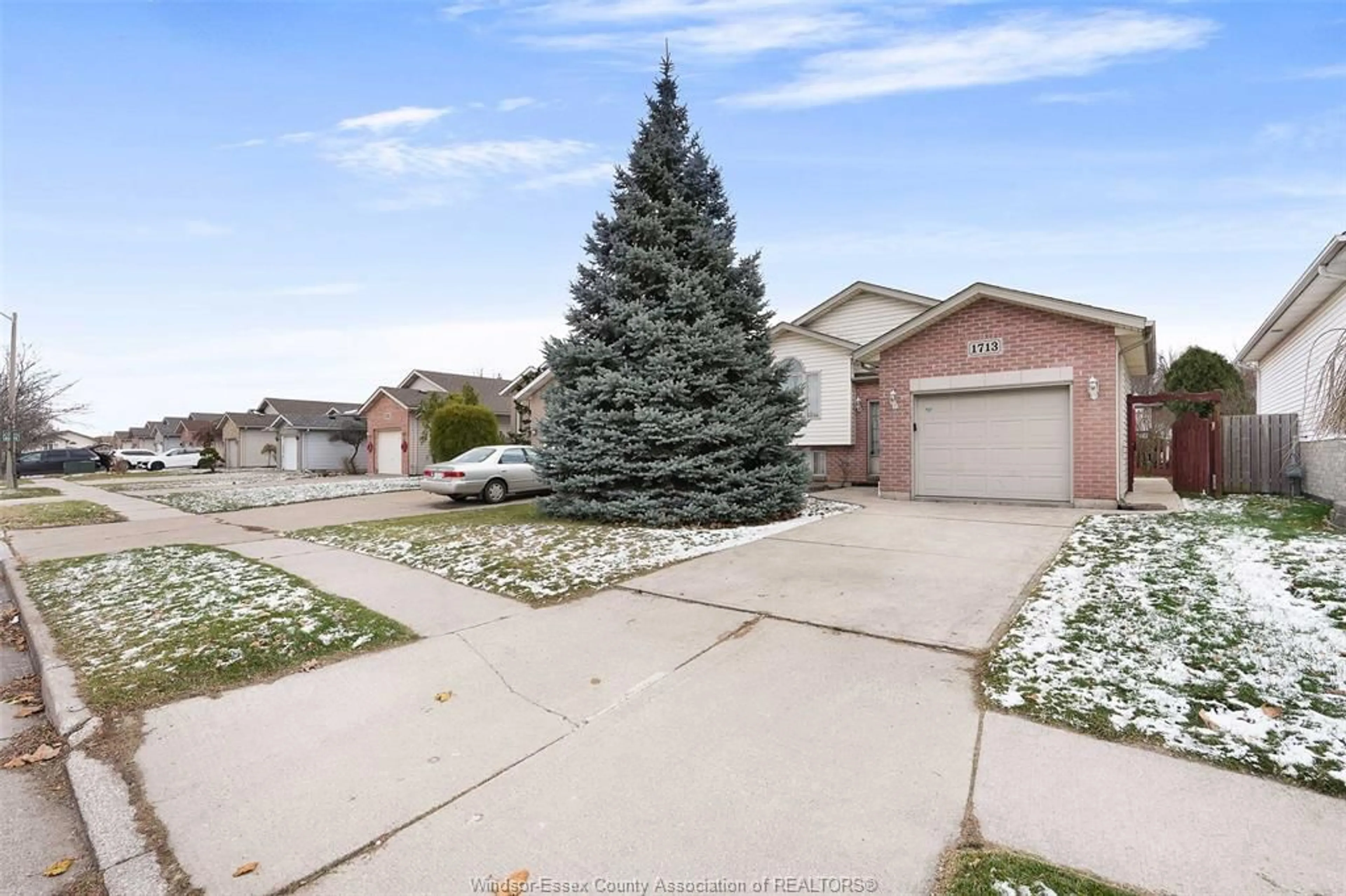 Frontside or backside of a home, the street view for 1713 CALDERWOOD Ave, Windsor Ontario N8W 5T6