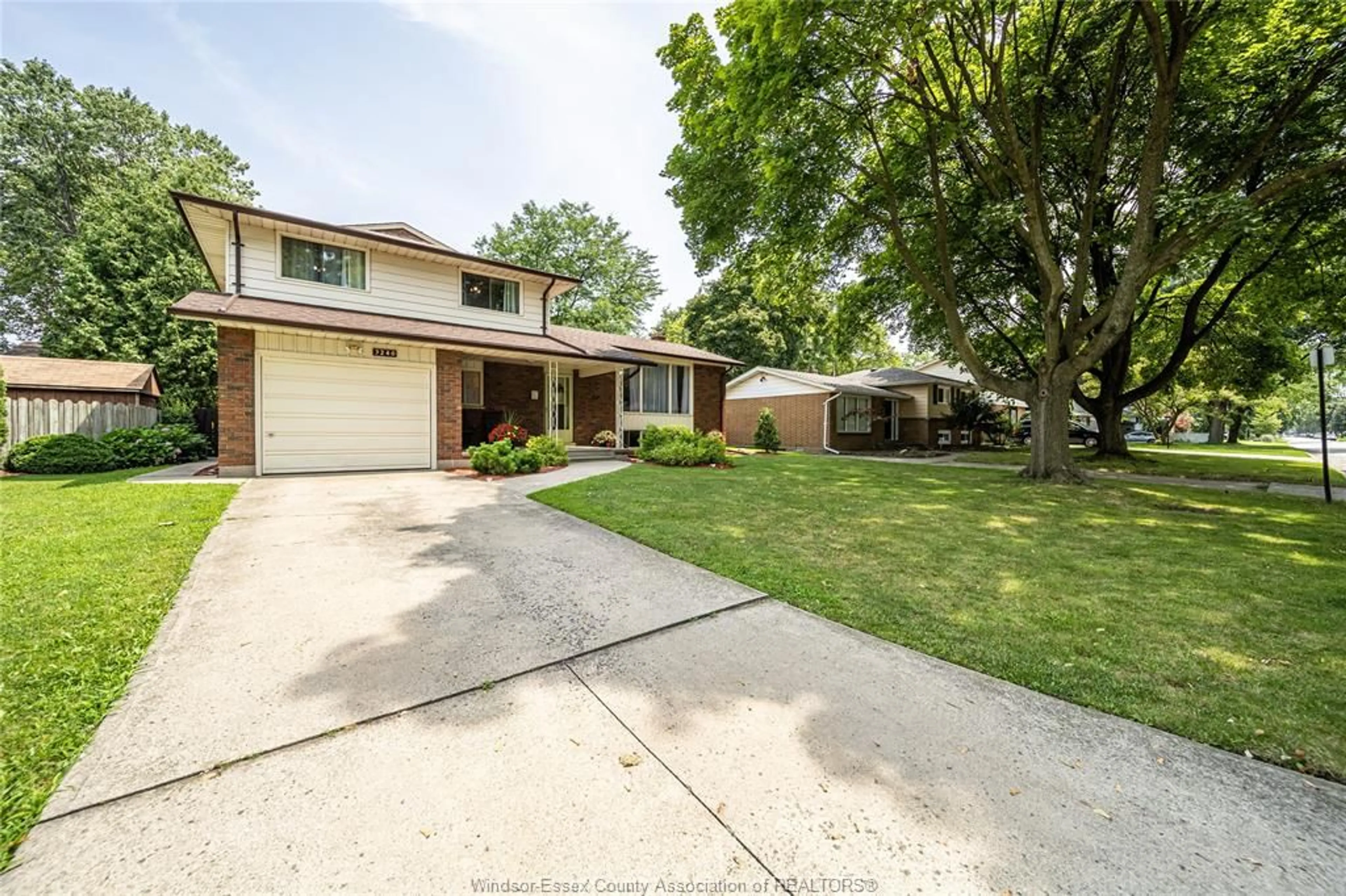 Frontside or backside of a home, the street view for 3240 ST. PATRICK'S DR, Windsor Ontario N92 3H3