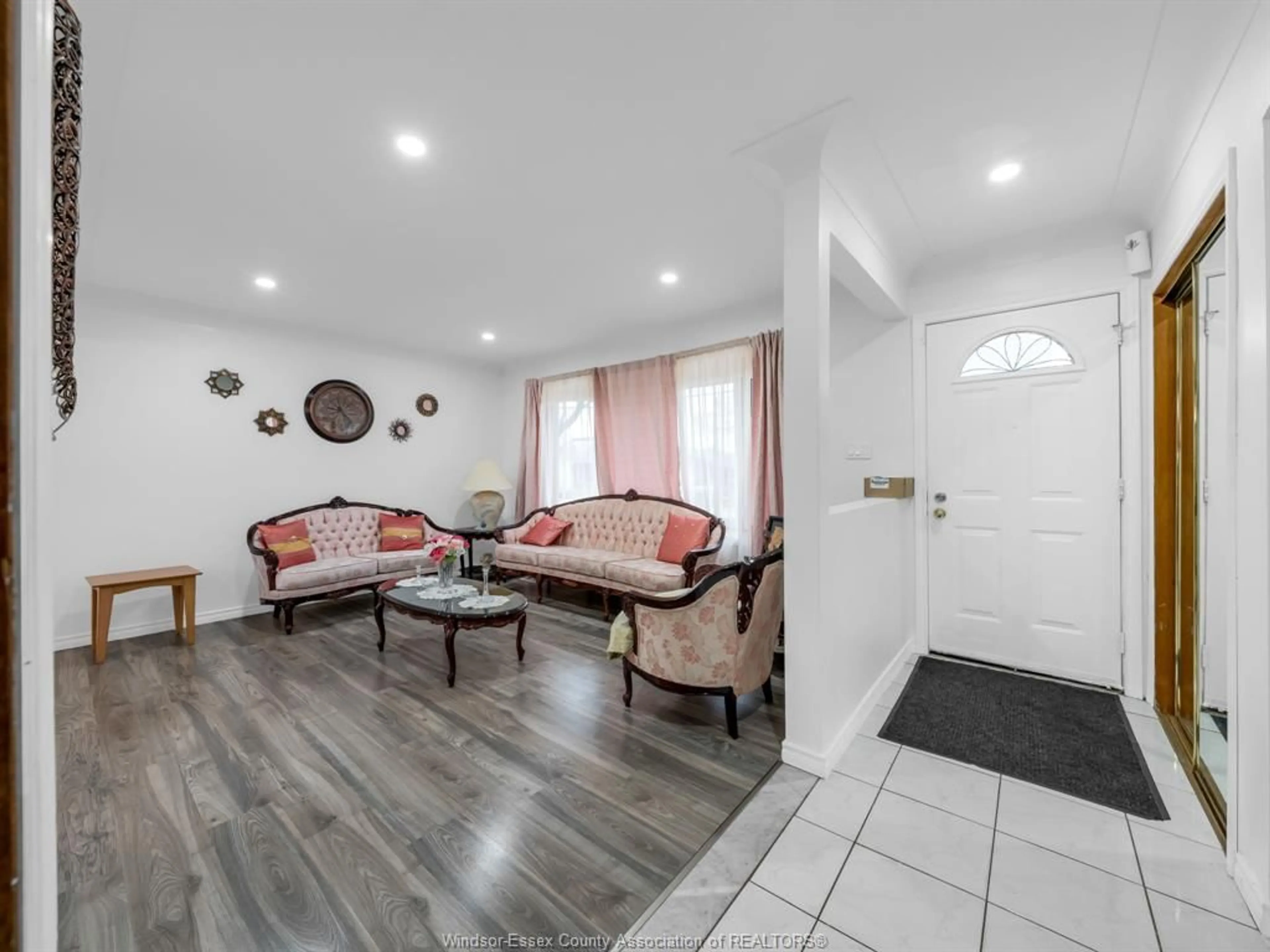 Indoor foyer, wood floors for 1054 Frank Ave, Windsor Ontario N8S 3P7