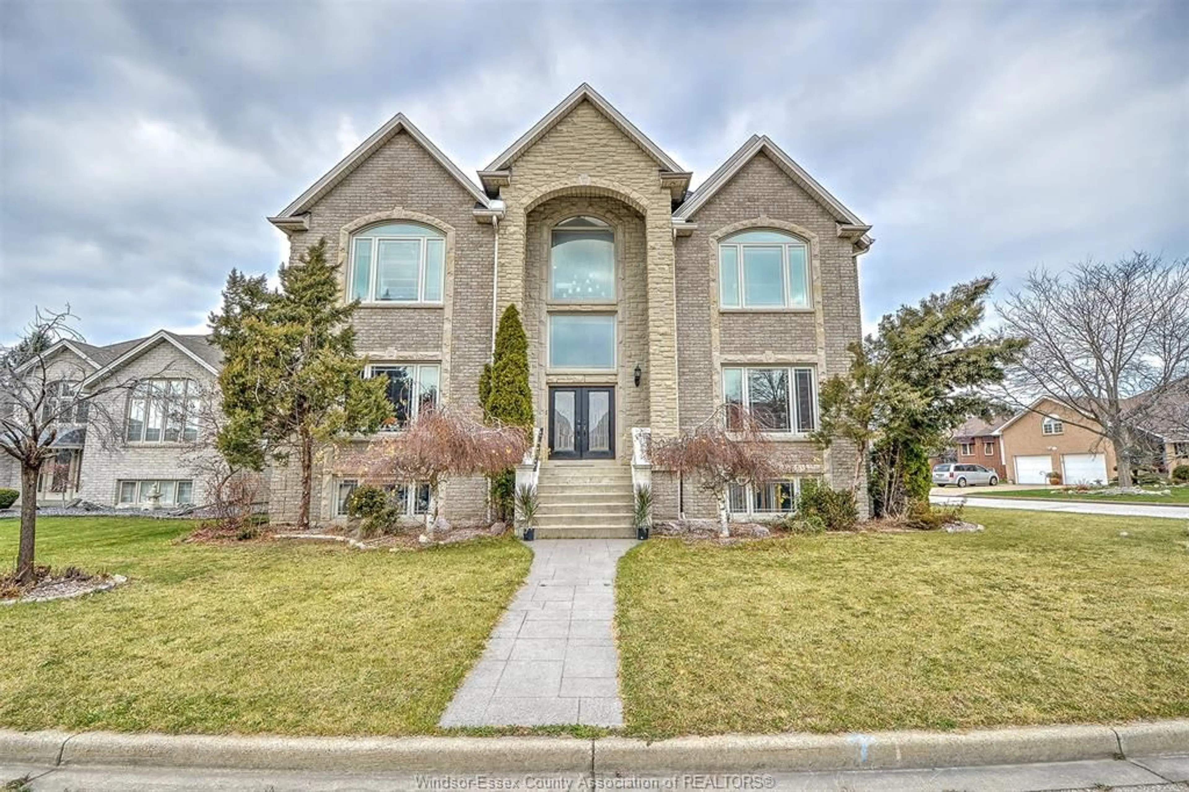 Home with brick exterior material for 2600 CHICK Crt, Windsor Ontario N9E 4P1