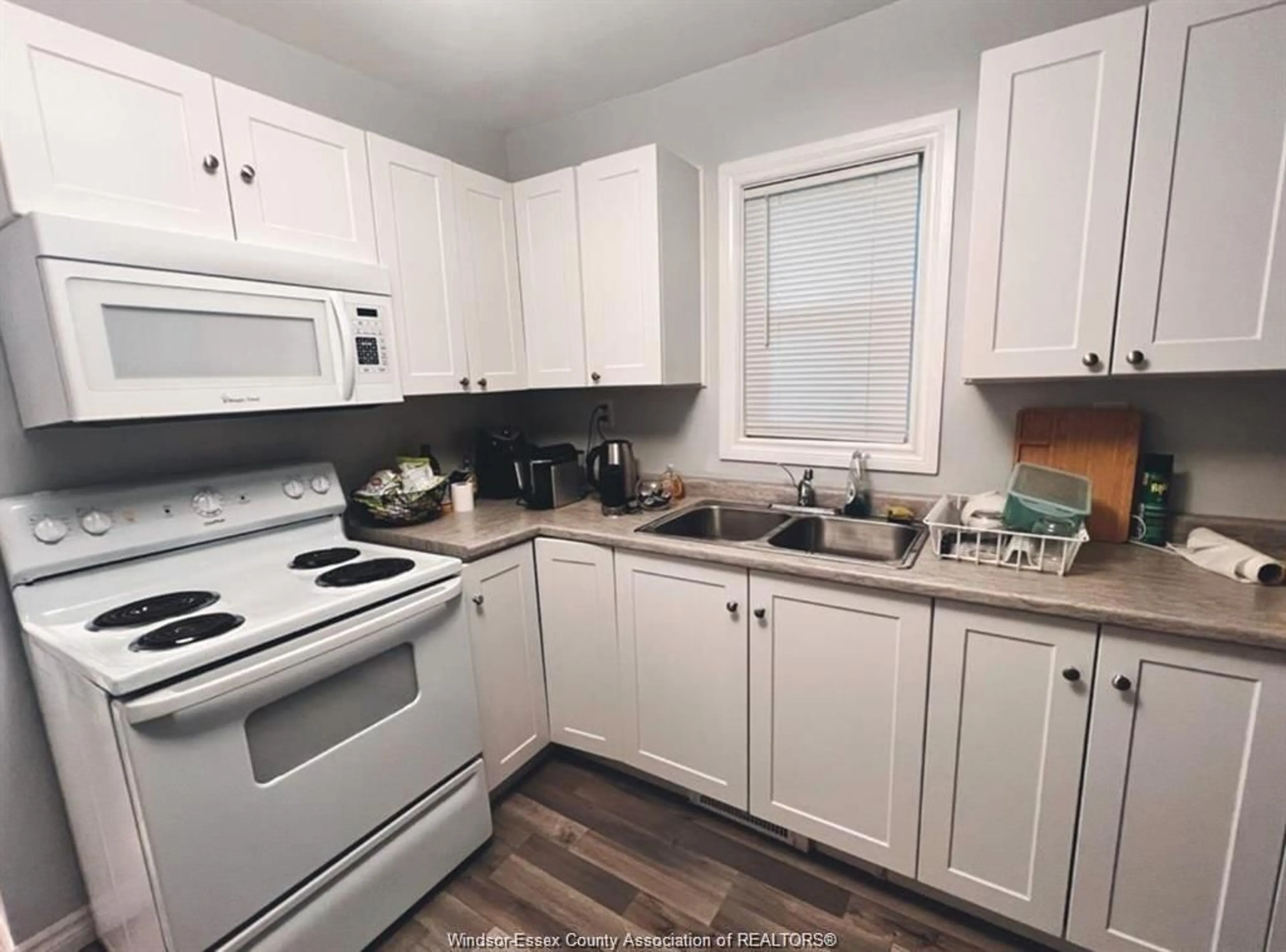 Standard kitchen, cottage for 779 Bridge Ave, Windsor Ontario N9B 2M5