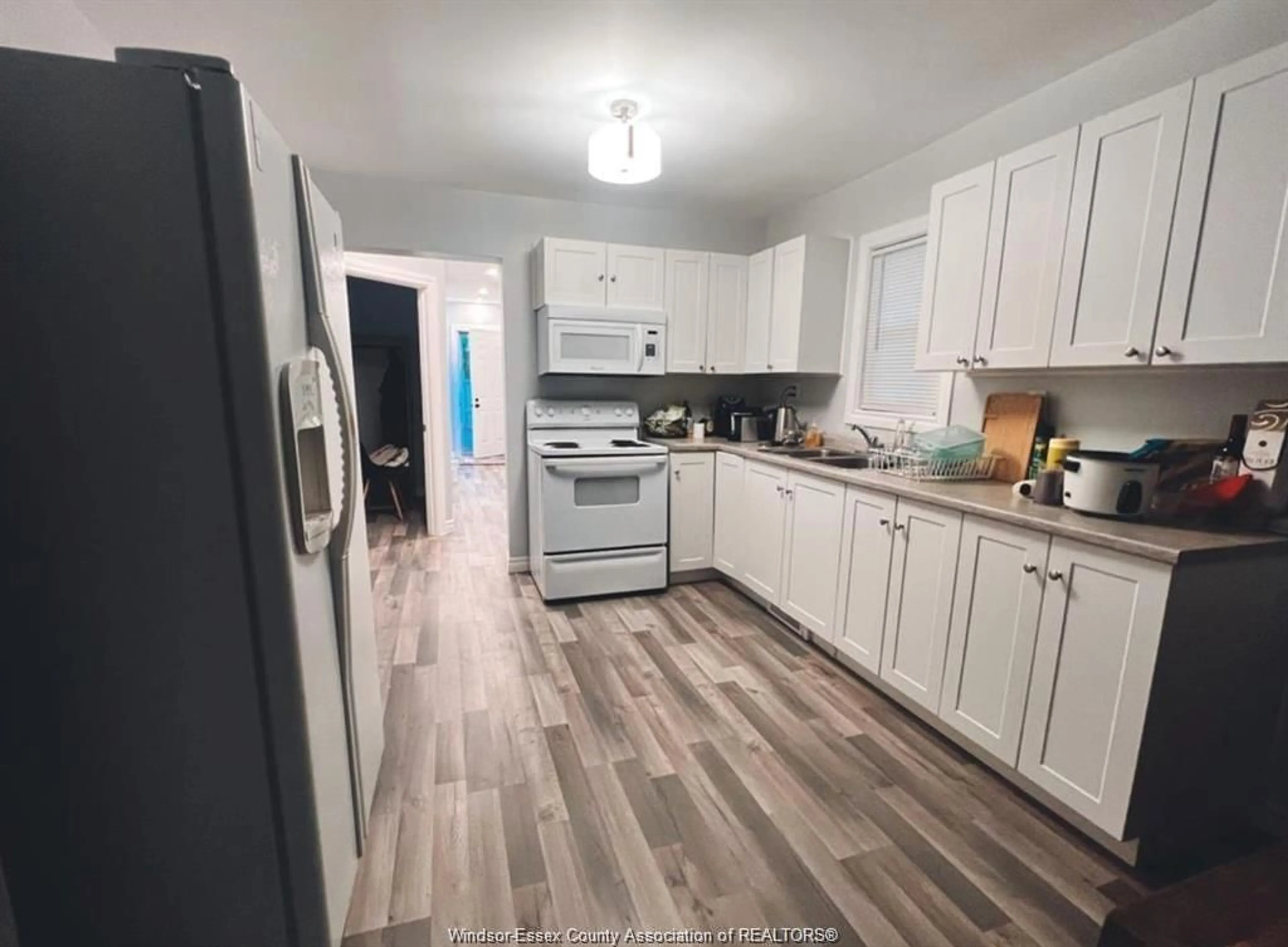 Standard kitchen, wood floors, cottage for 779 Bridge Ave, Windsor Ontario N9B 2M5