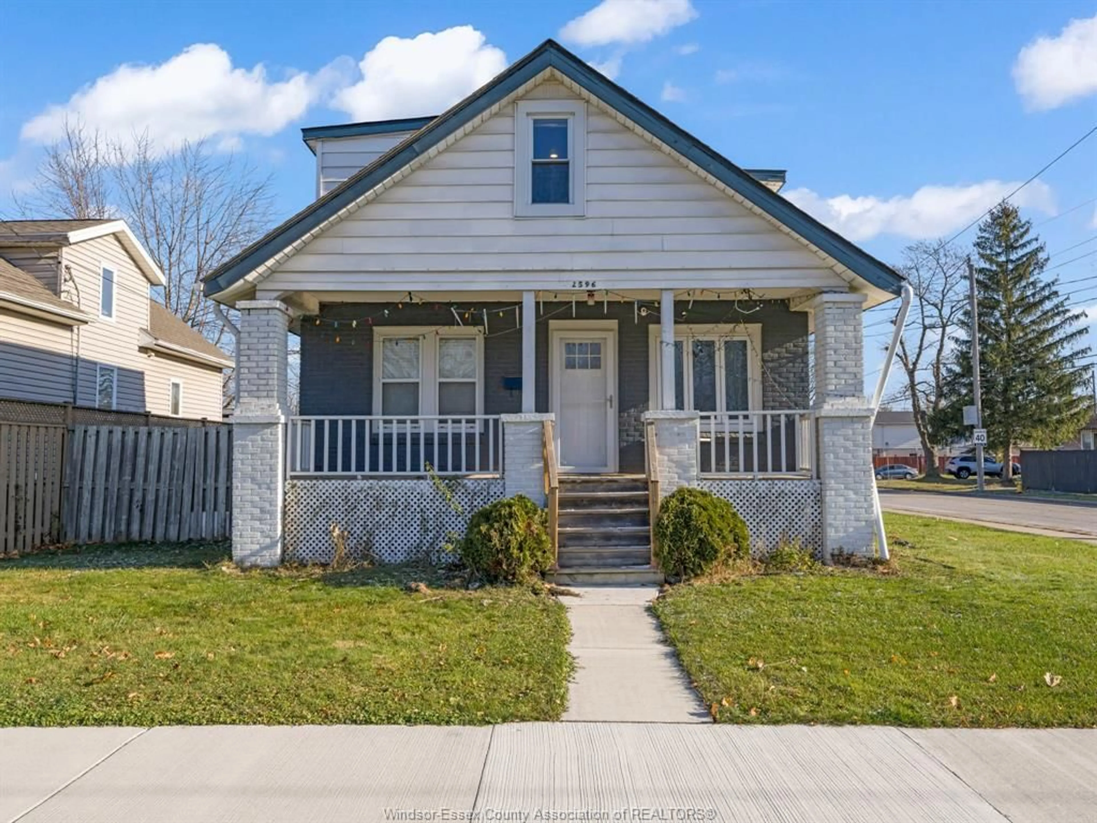 Frontside or backside of a home, cottage for 2596 JOS ST. LOUIS Ave, Windsor Ontario N8T 2M5