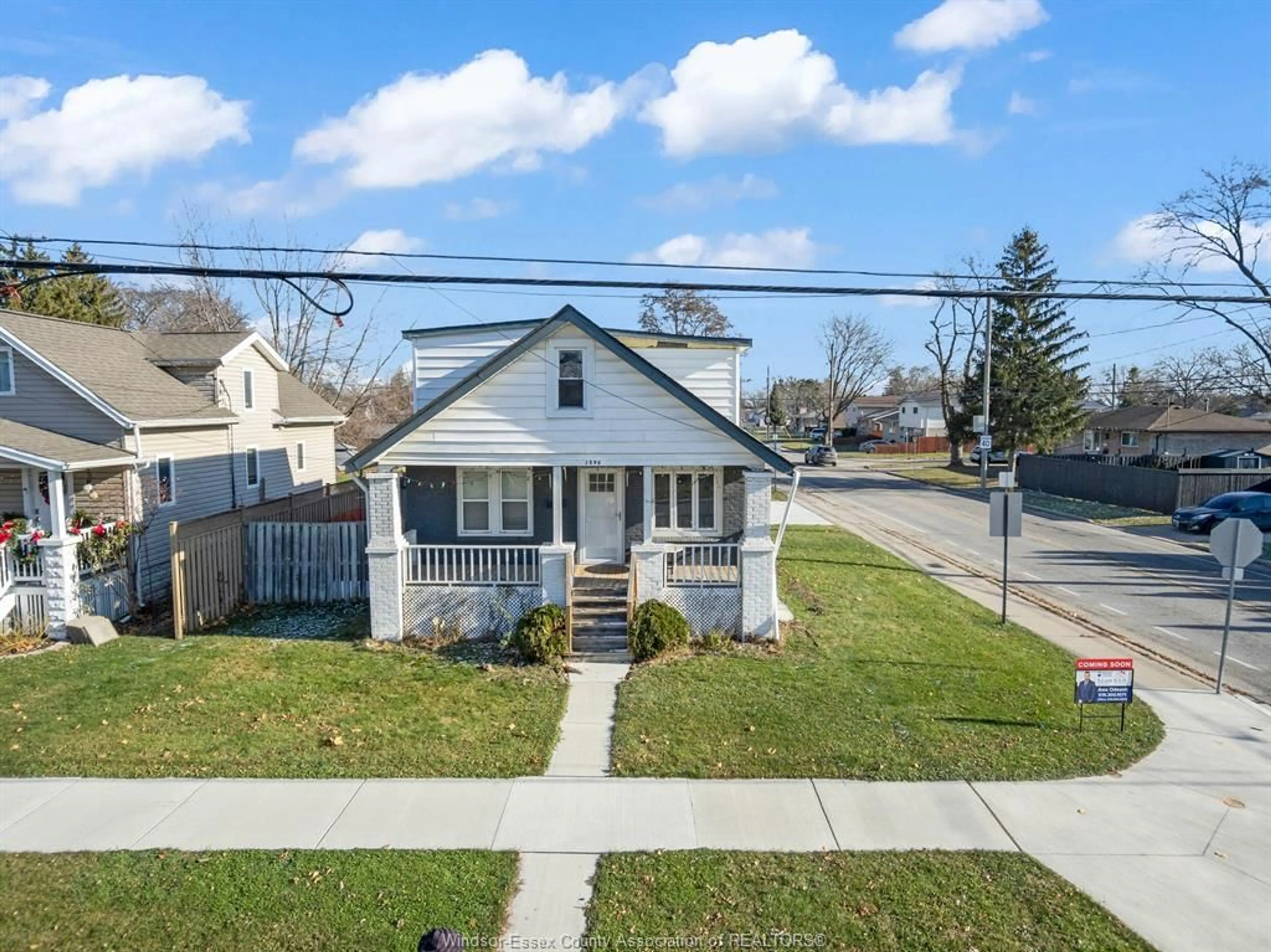 Frontside or backside of a home, the street view for 2596 JOS ST. LOUIS Ave, Windsor Ontario N8T 2M5