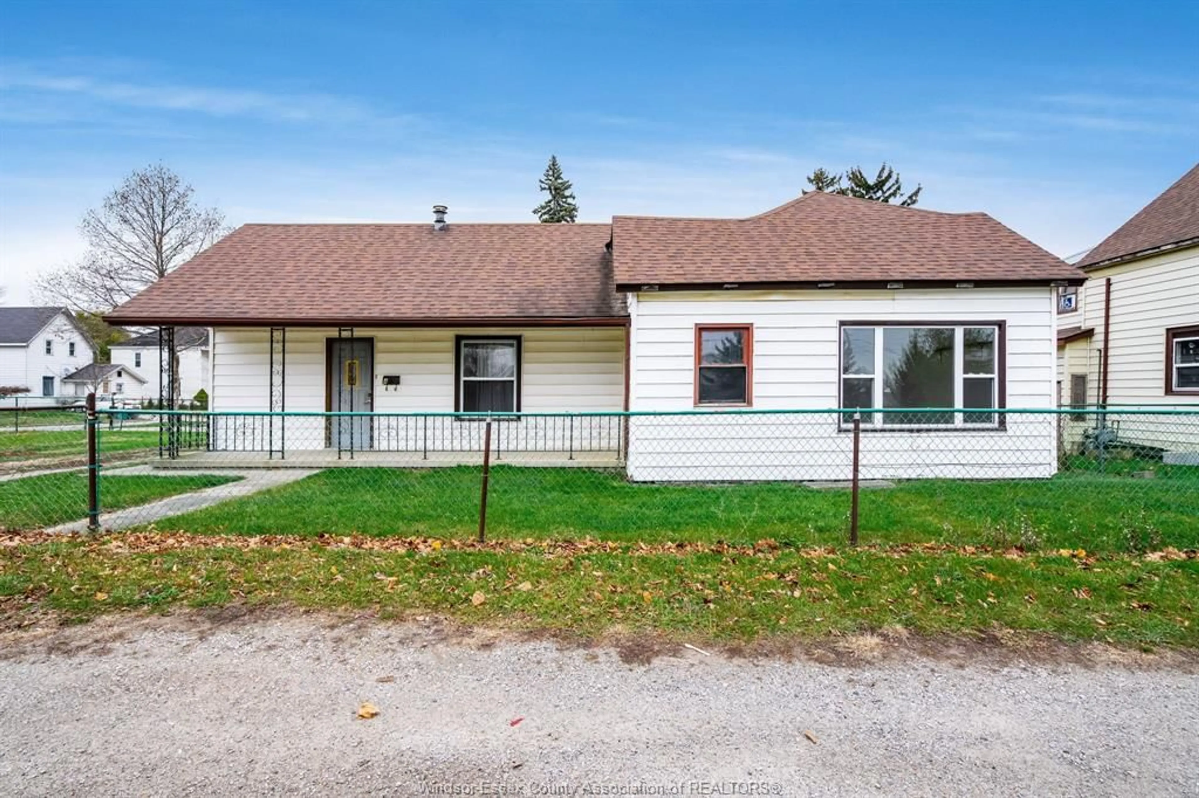 Frontside or backside of a home, cottage for 4 MCR Dr, Leamington Ontario N8H 3N3