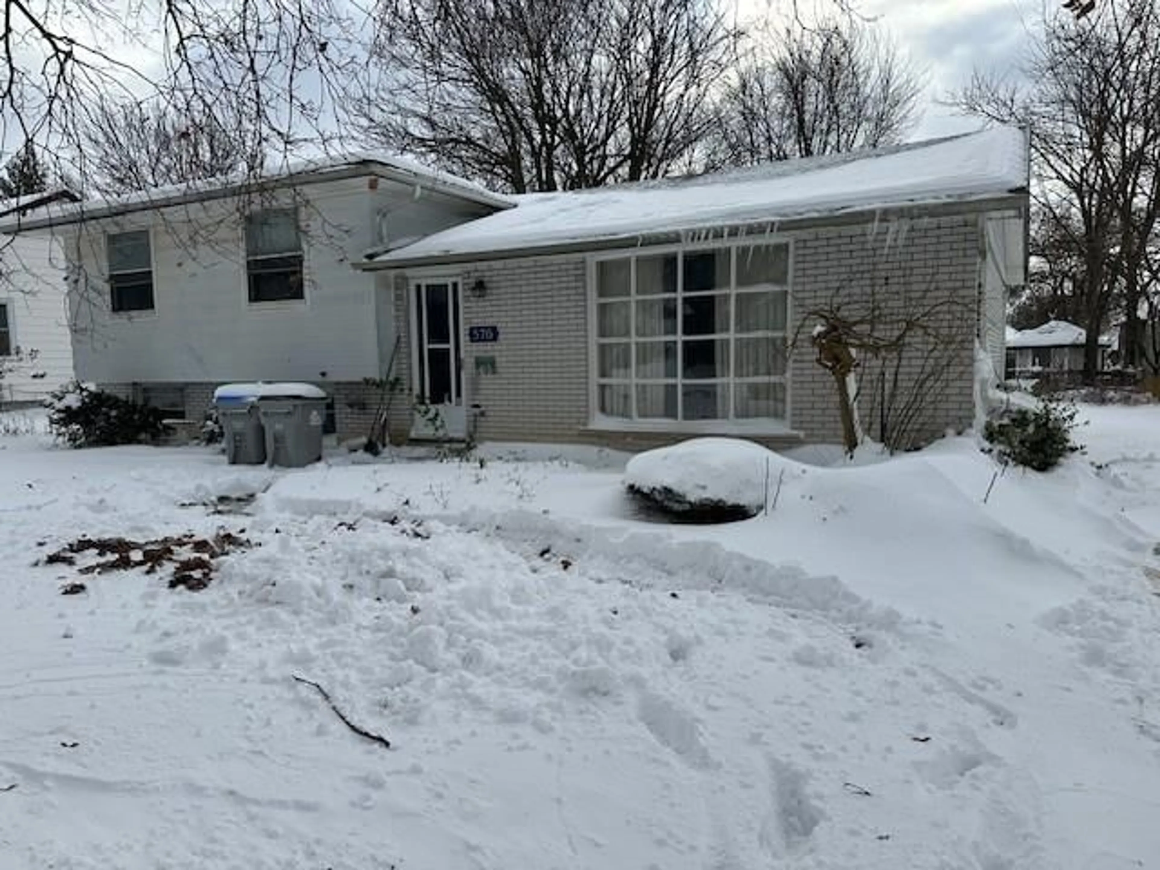 Frontside or backside of a home, cottage for 576 SIMCOE St, Warwick-Watford Ontario N0M2S0