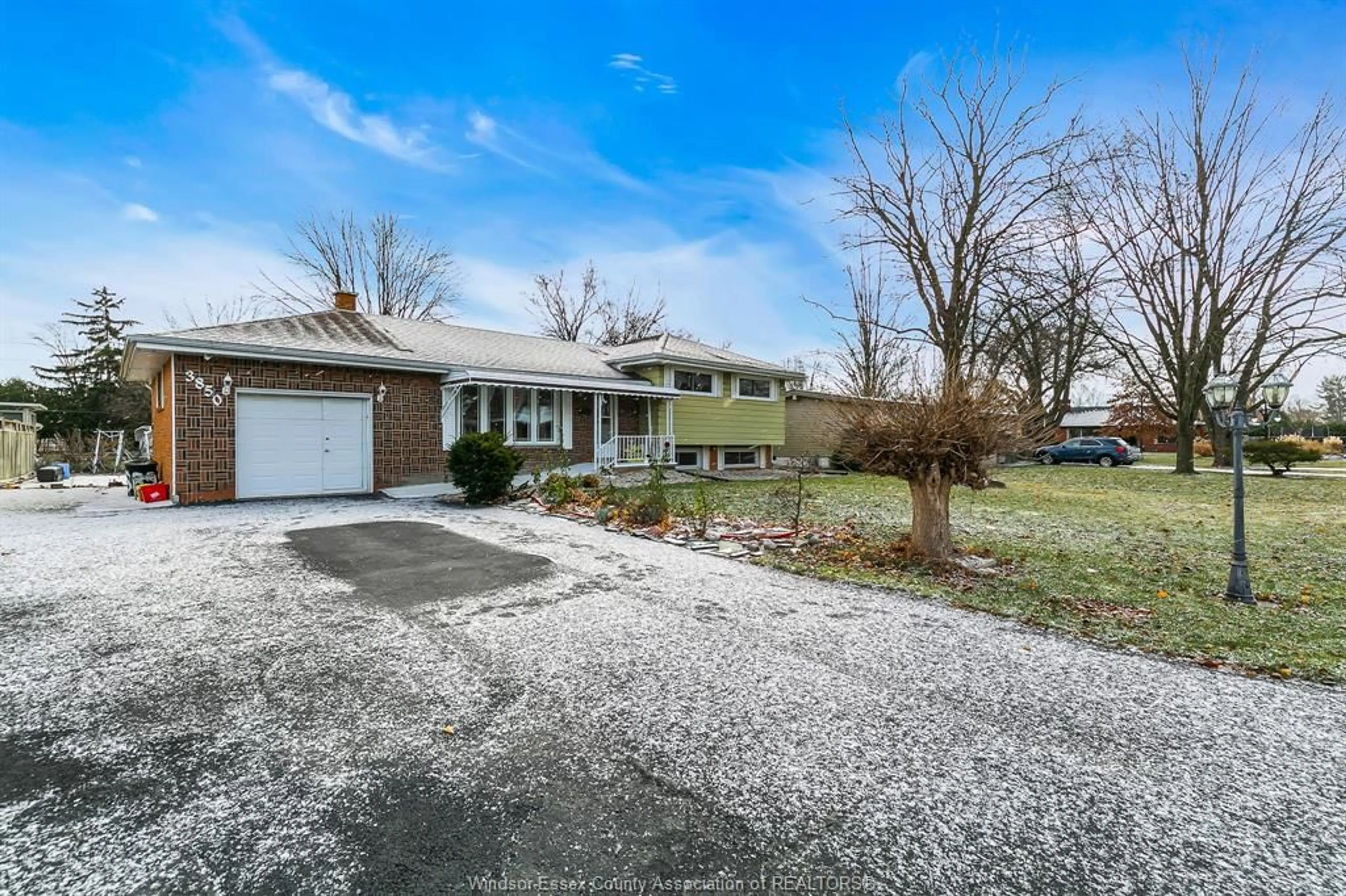 A pic from outside/outdoor area/front of a property/back of a property/a pic from drone, street for 3850 HARCOURT St, Windsor Ontario N9G 1B6