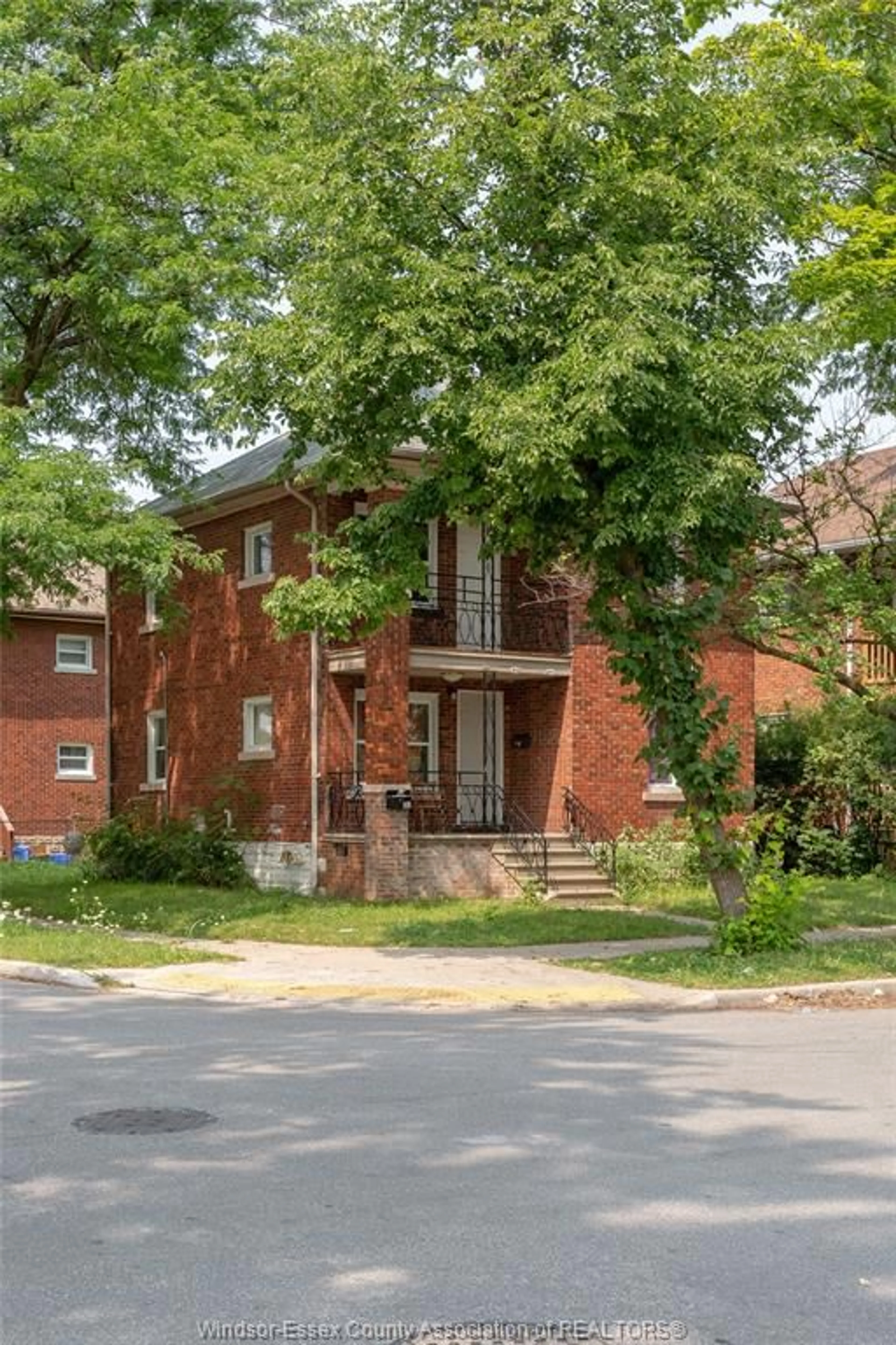 A pic from exterior of the house or condo, the street view for 841-843 Louis, Windsor Ontario N9A 1X4