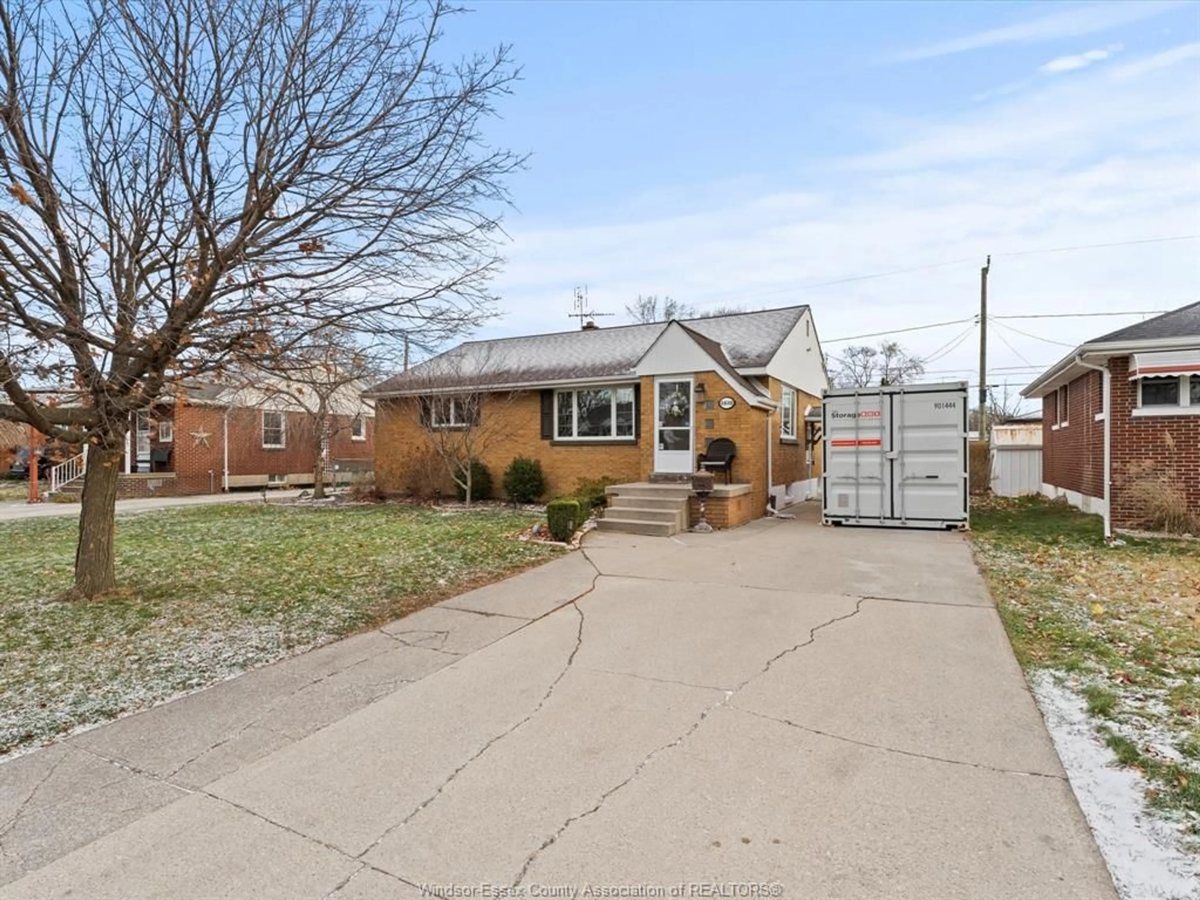 Frontside or backside of a home, the street view for 2830 ASKIN, Windsor Ontario N9E 3H9