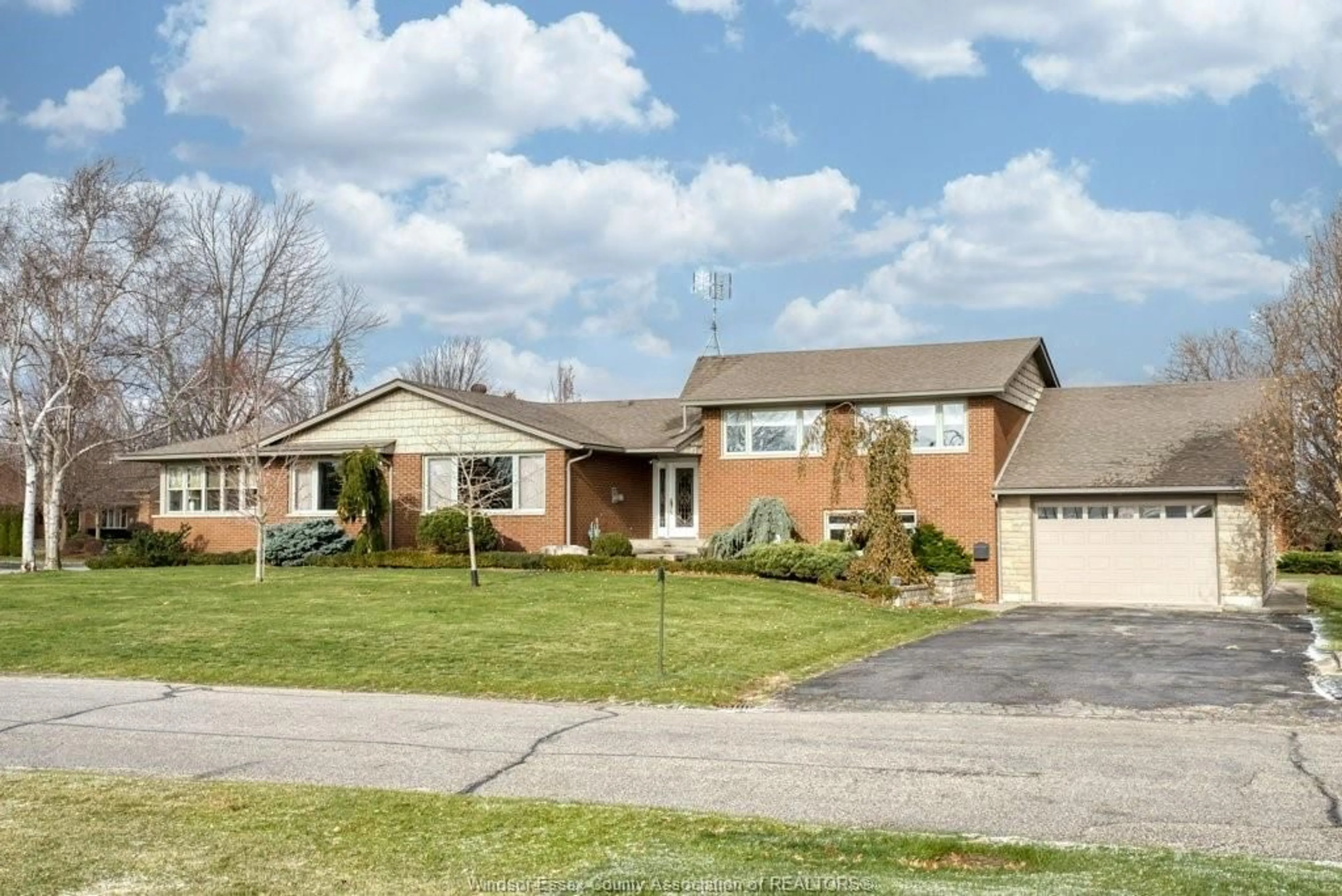 Frontside or backside of a home, the street view for 3 BETH, Leamington Ontario N8H 3Z8