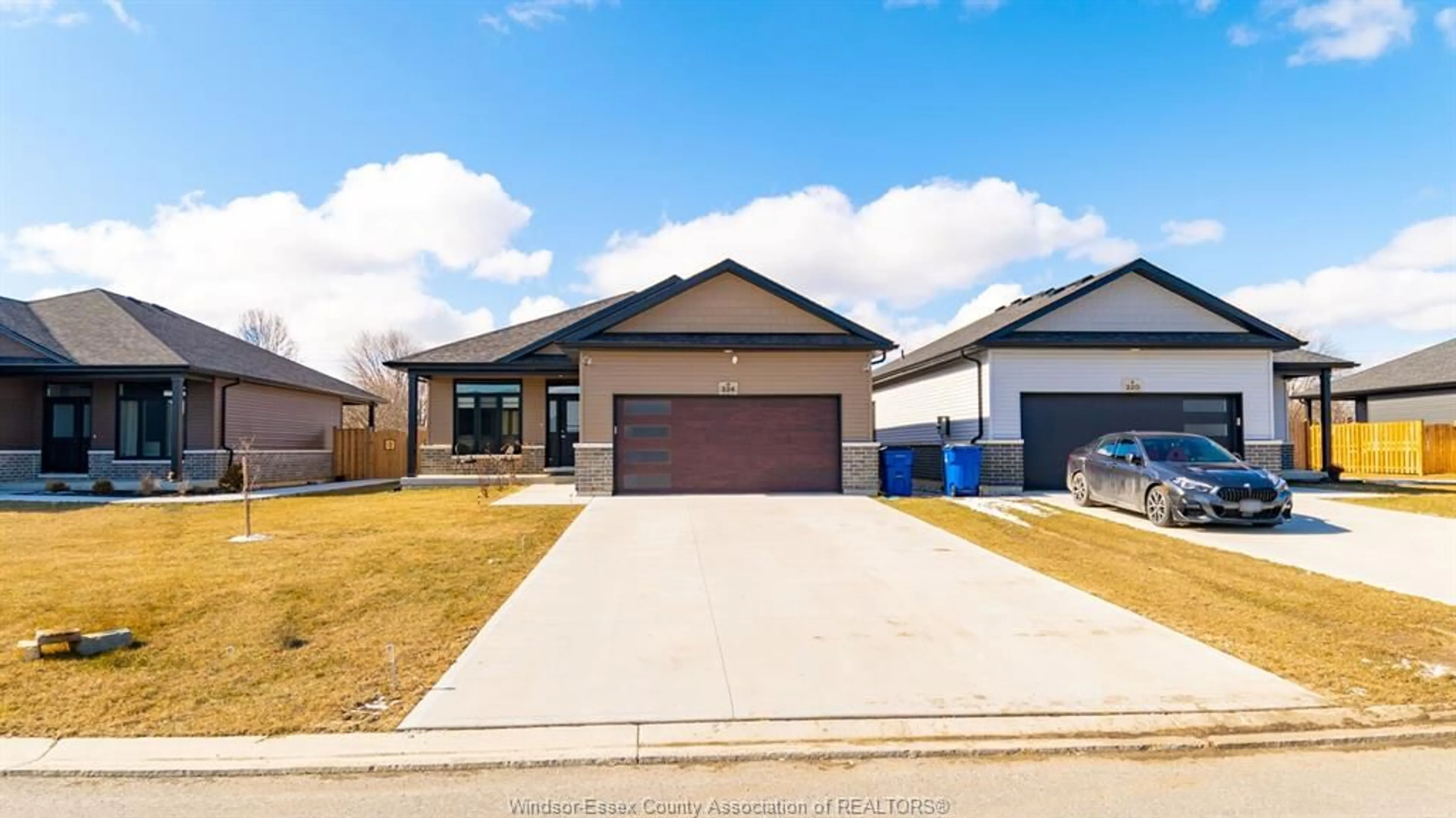 Frontside or backside of a home, the street view for 224 MOONSTONE Cres, Chatham Ontario N7M 0S1