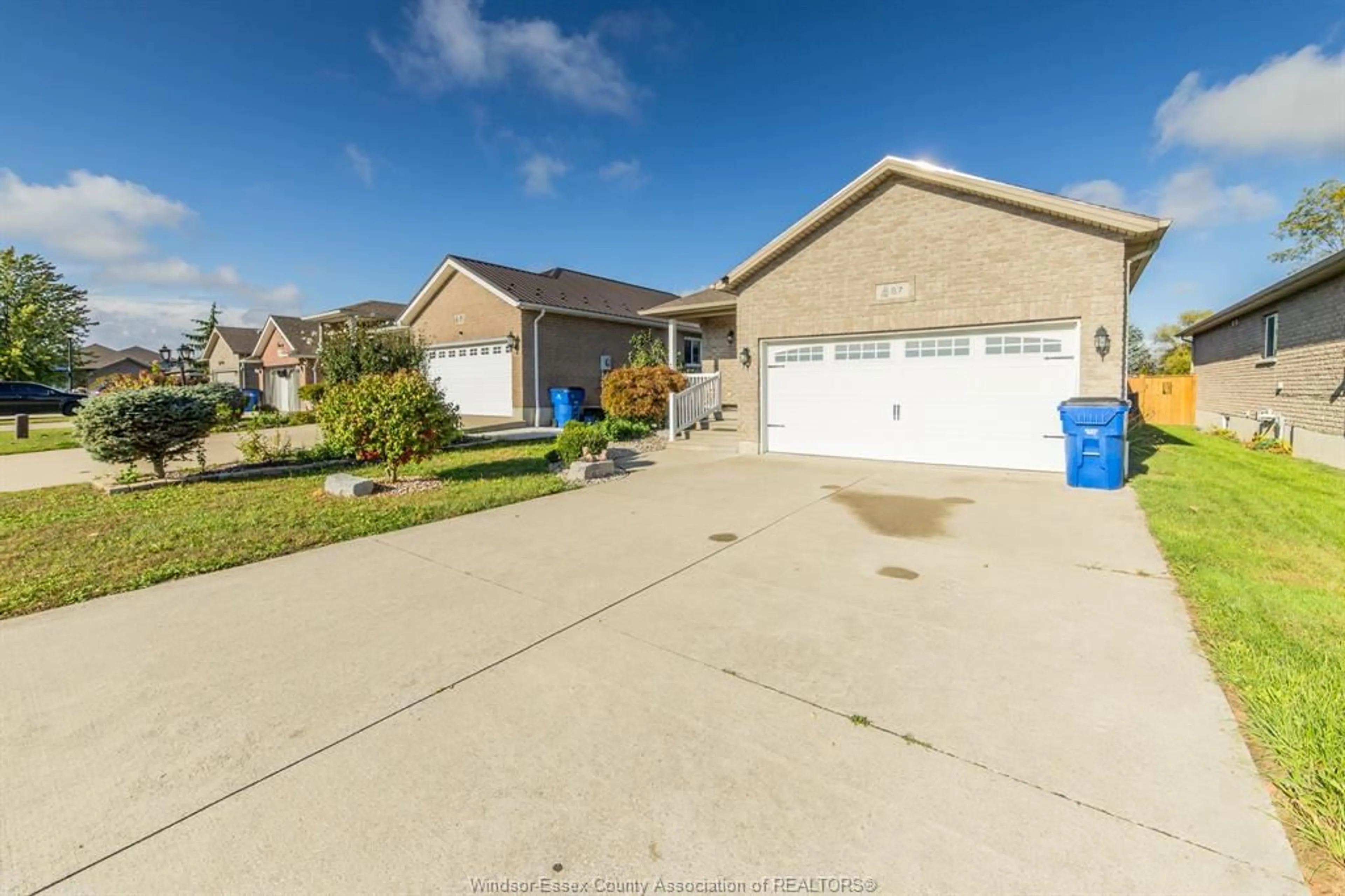 Frontside or backside of a home, the street view for 87 LANDINGS PASS, Chatham Ontario N7L 0A4