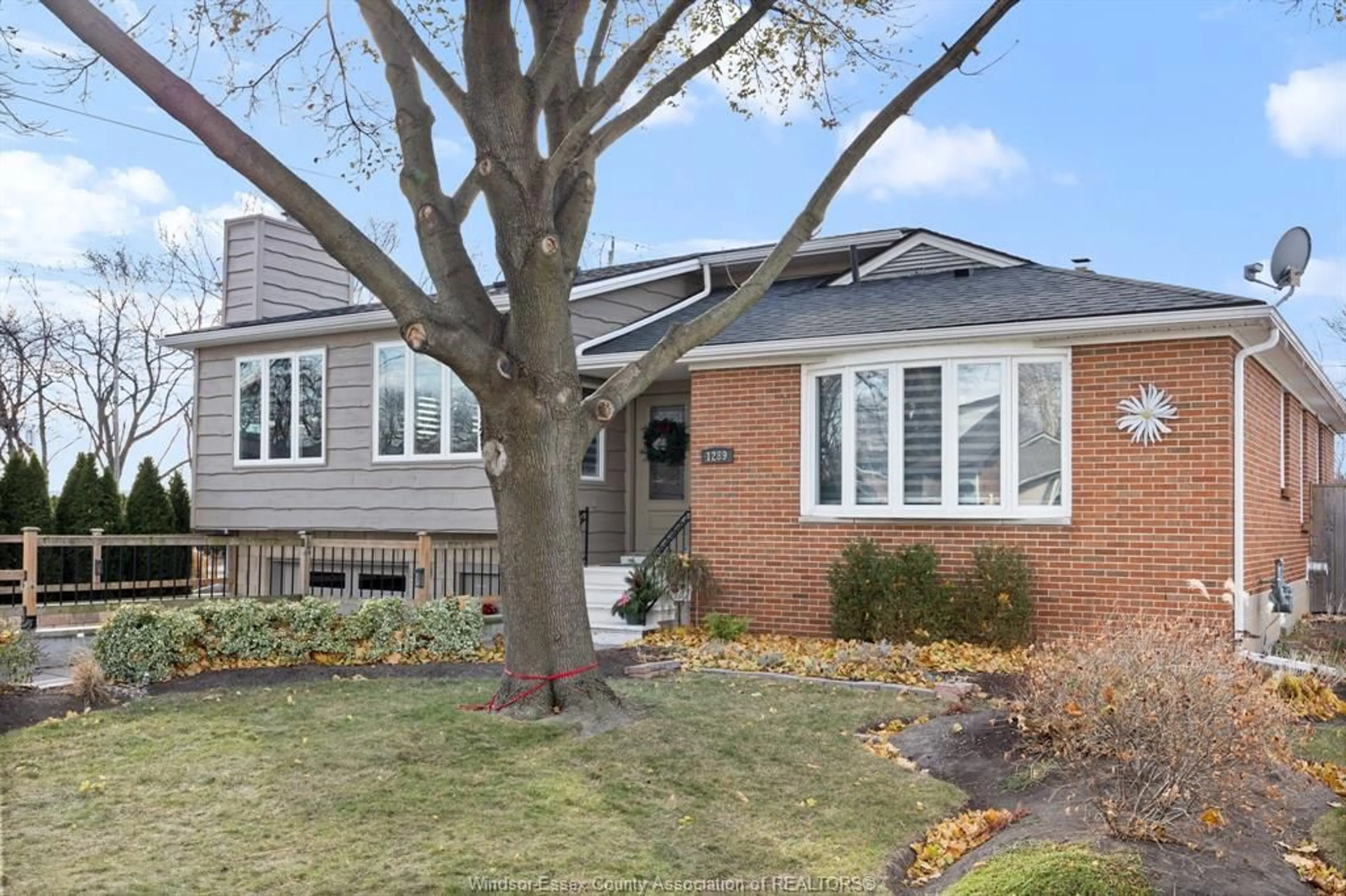 Home with brick exterior material for 1289 VIRGINIA, Windsor Ontario N8S 2Z1