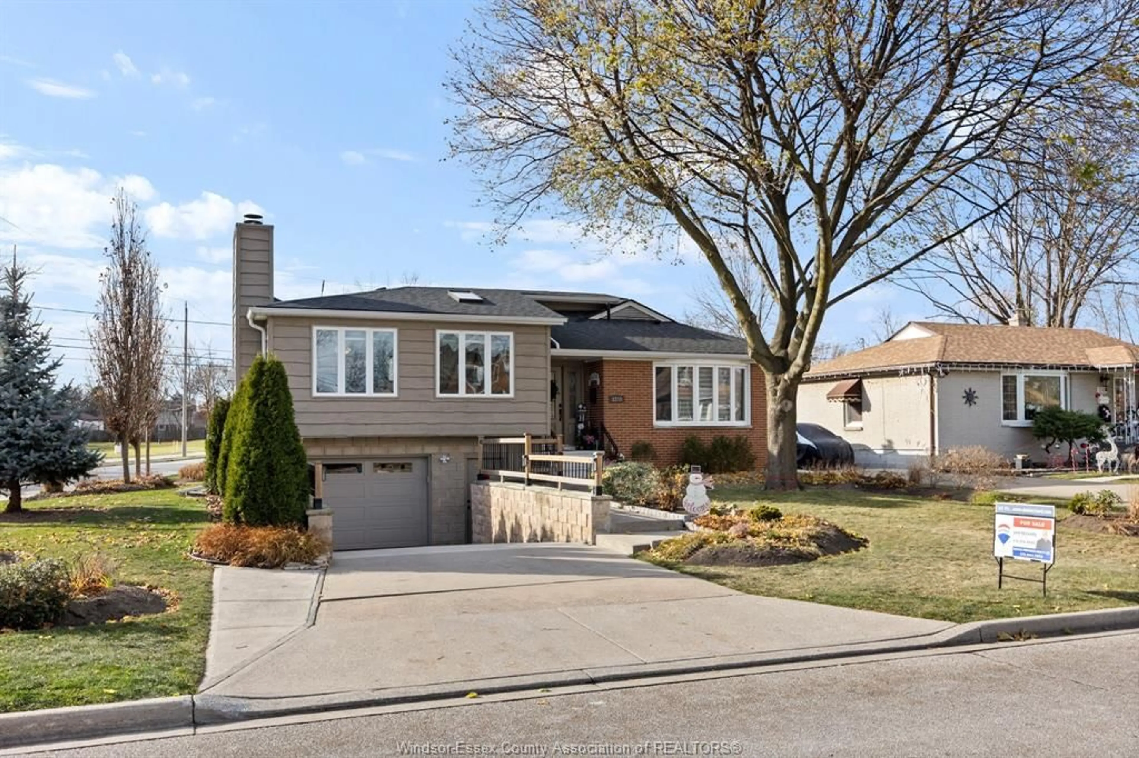 Frontside or backside of a home, the street view for 1289 VIRGINIA, Windsor Ontario N8S 2Z1