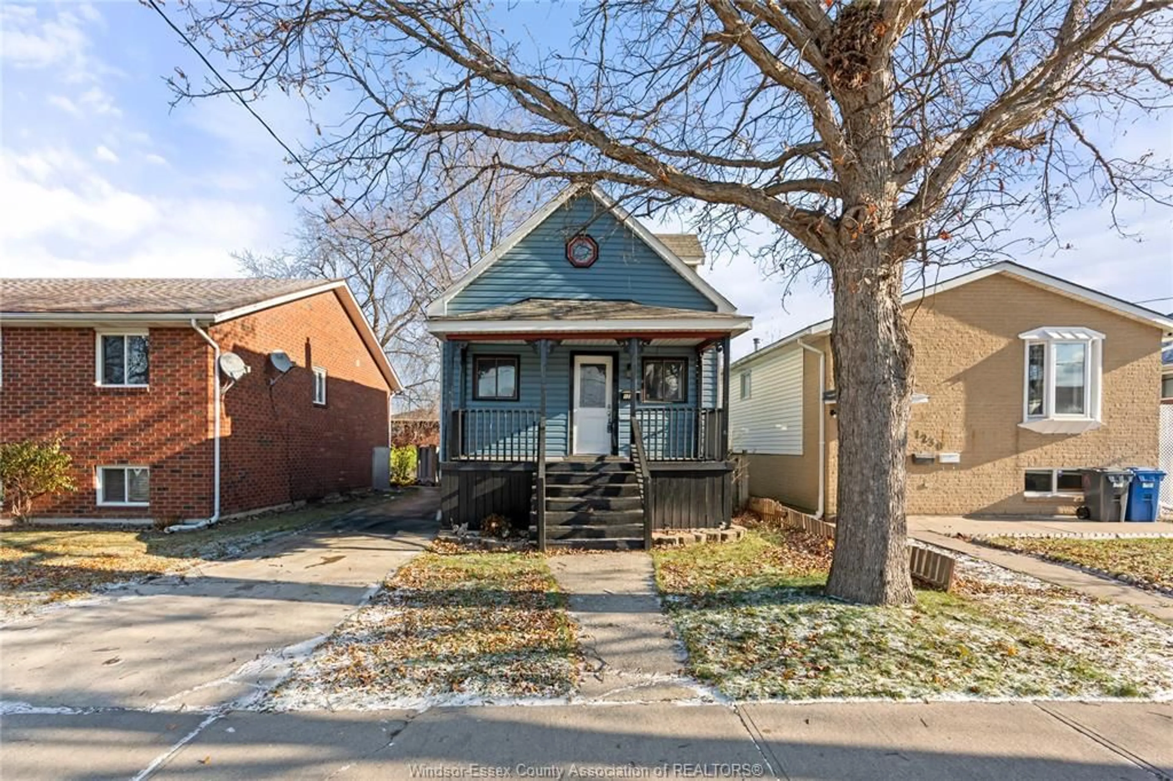 Frontside or backside of a home, the street view for 1226 HIGH, Windsor Ontario N8Y 4B2