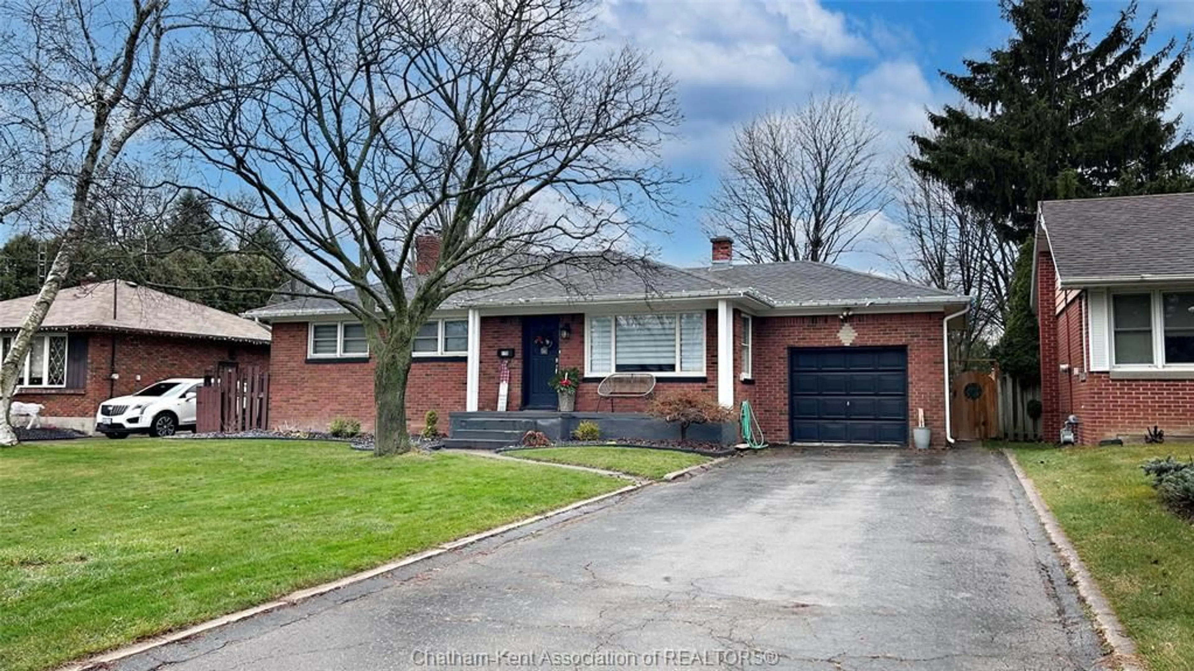 Home with brick exterior material for 116 CHURCHILL St, Chatham Ontario N7L 3T5