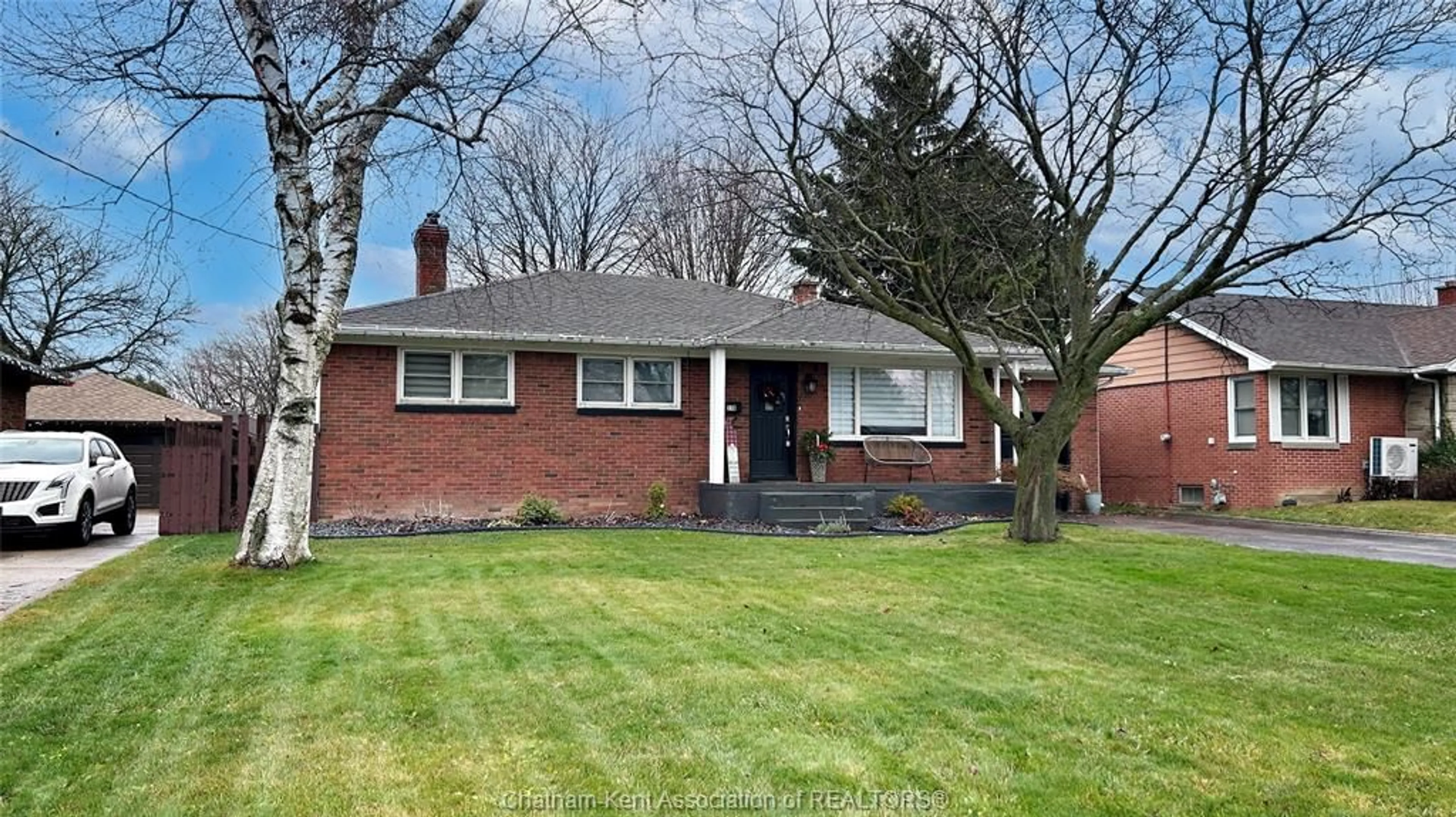 Home with brick exterior material for 116 CHURCHILL St, Chatham Ontario N7L 3T5