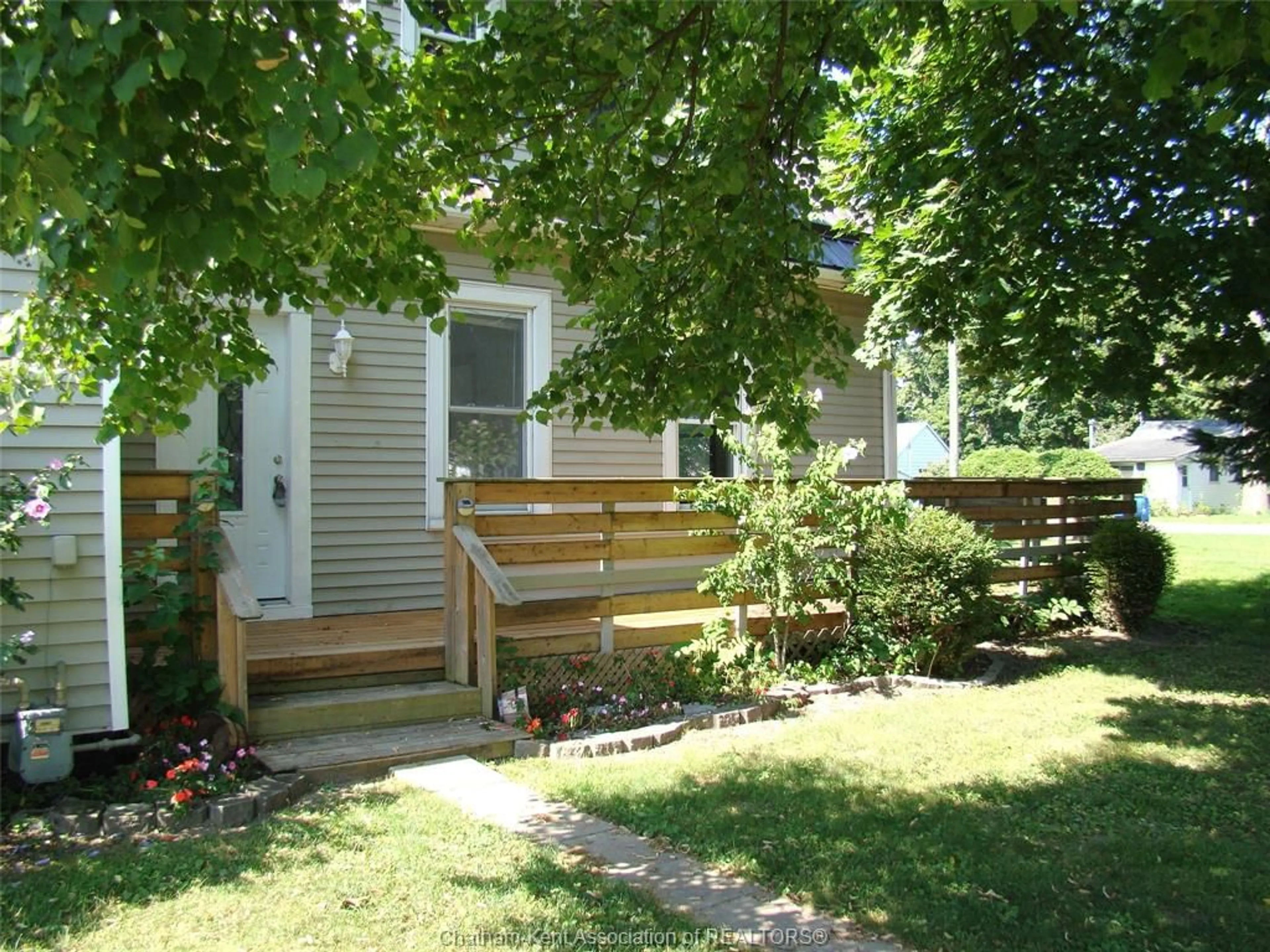 A pic from exterior of the house or condo, cottage for 178 VICTORIA St, Highgate Ontario N0P 1T0