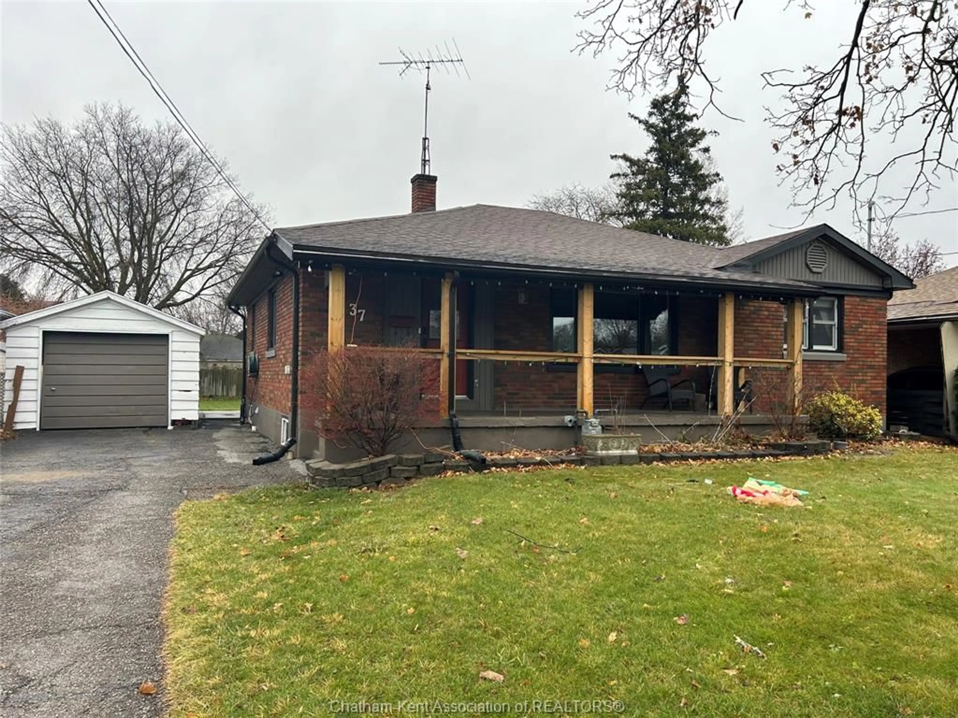 Unknown for 37 Maple St, Chatham Ontario N7L2E5