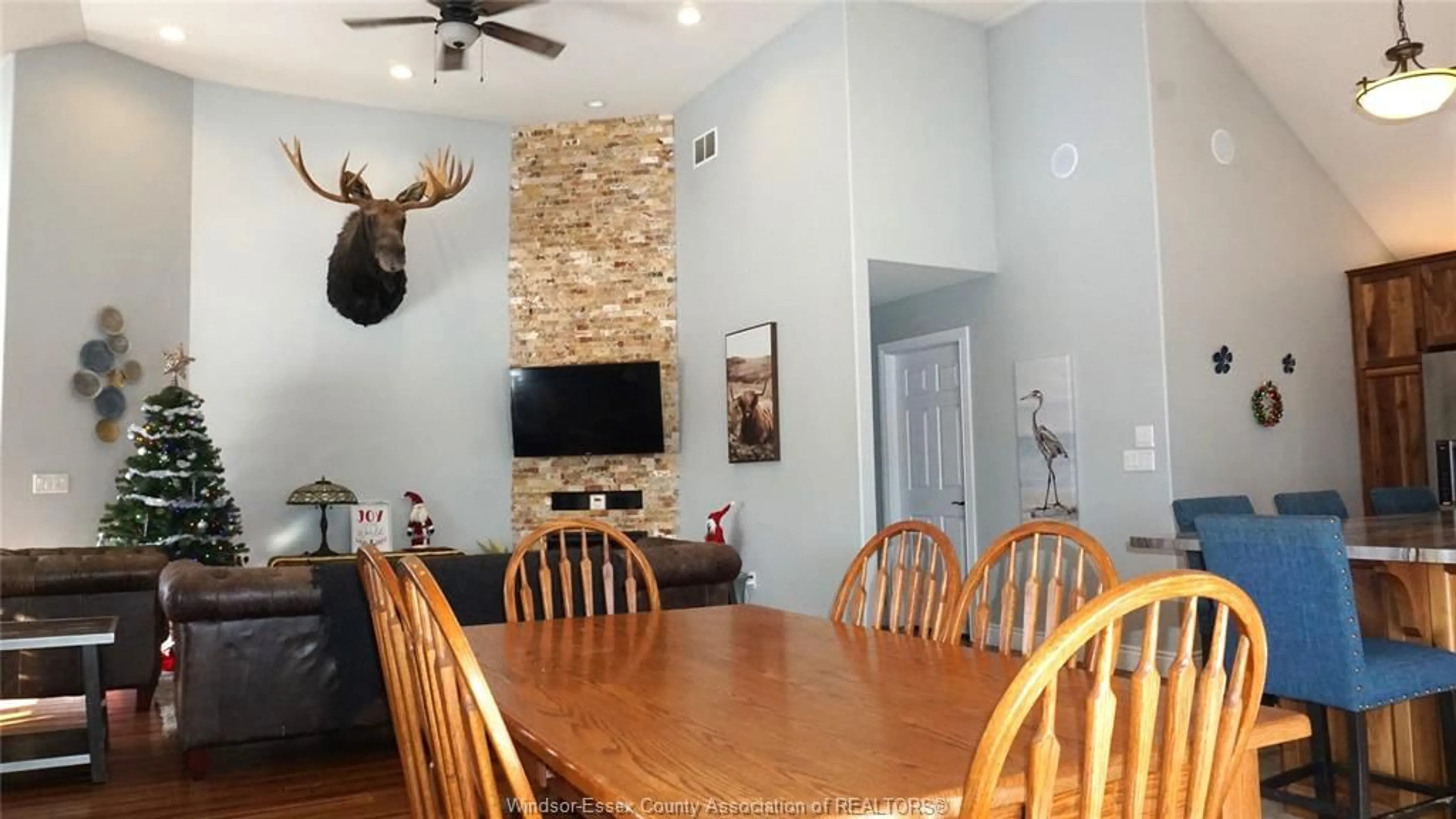 Dining room, wood/laminate floor for 2125 FRONT, Amherstburg Ontario N9V 3R3