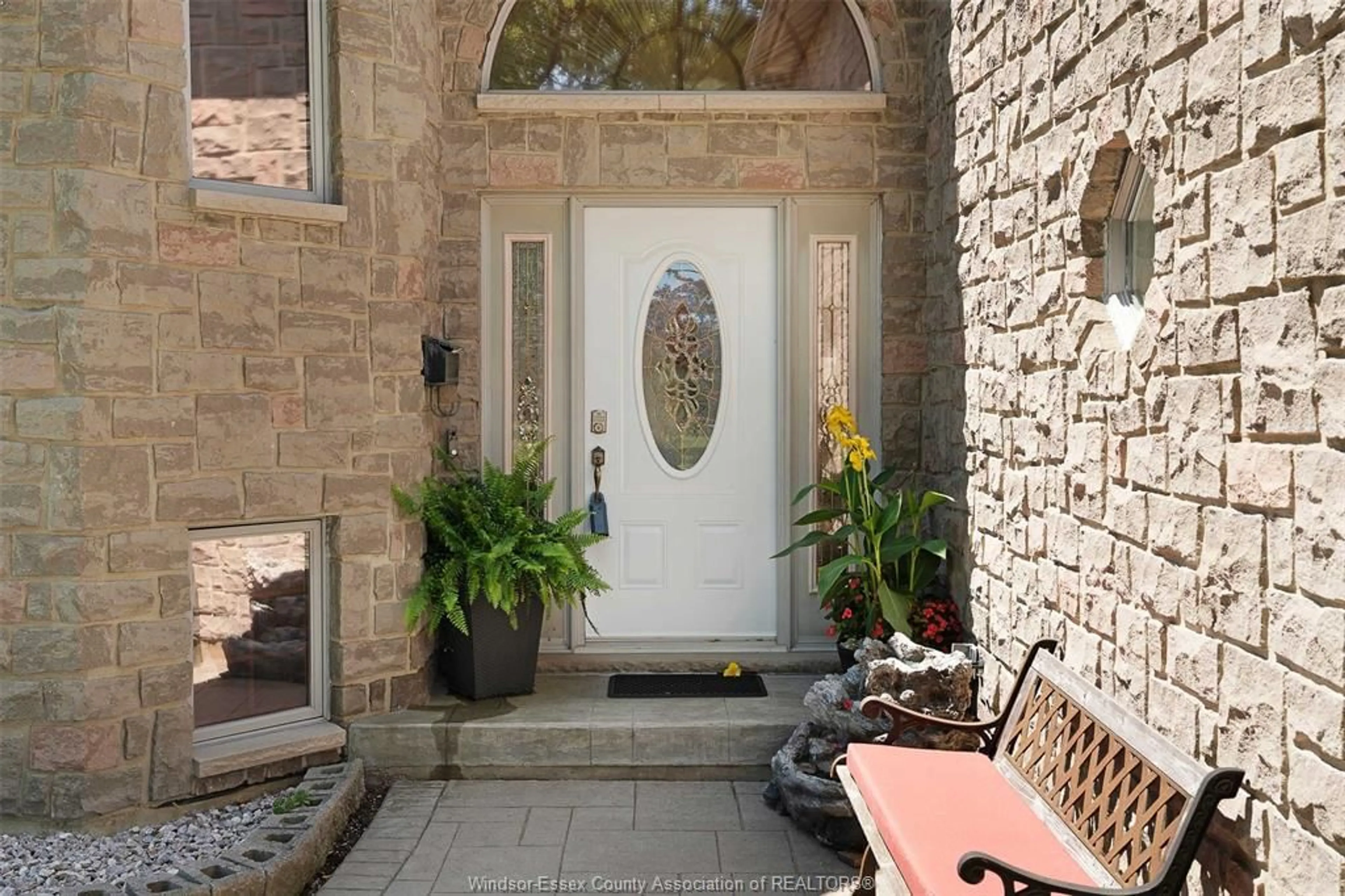 Indoor entryway for 3157 ROBINET, Windsor Ontario N8R 1P7