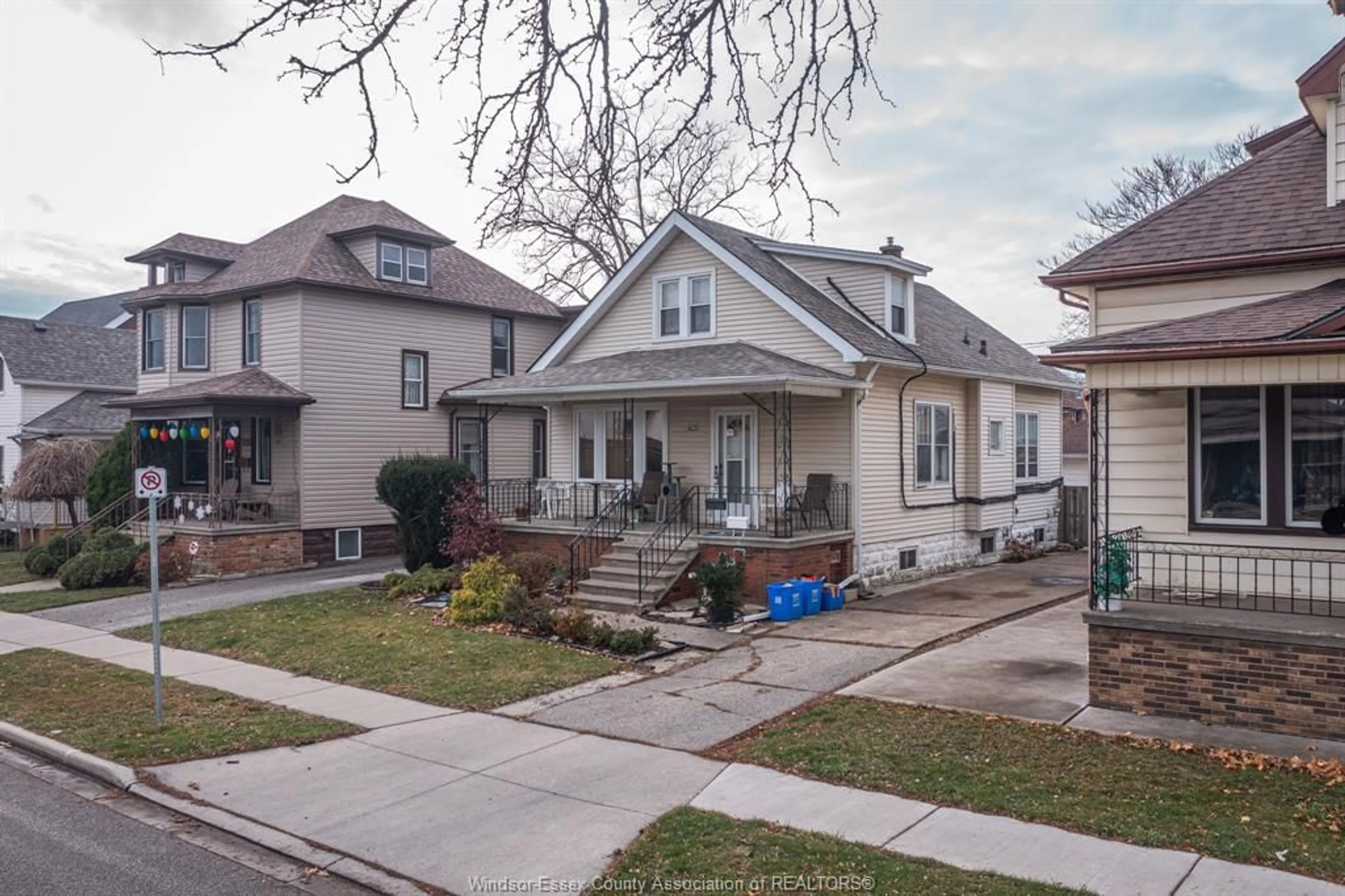 Unknown for 821 MARENTETTE AVENUE, Windsor Ontario N9A 1Z7