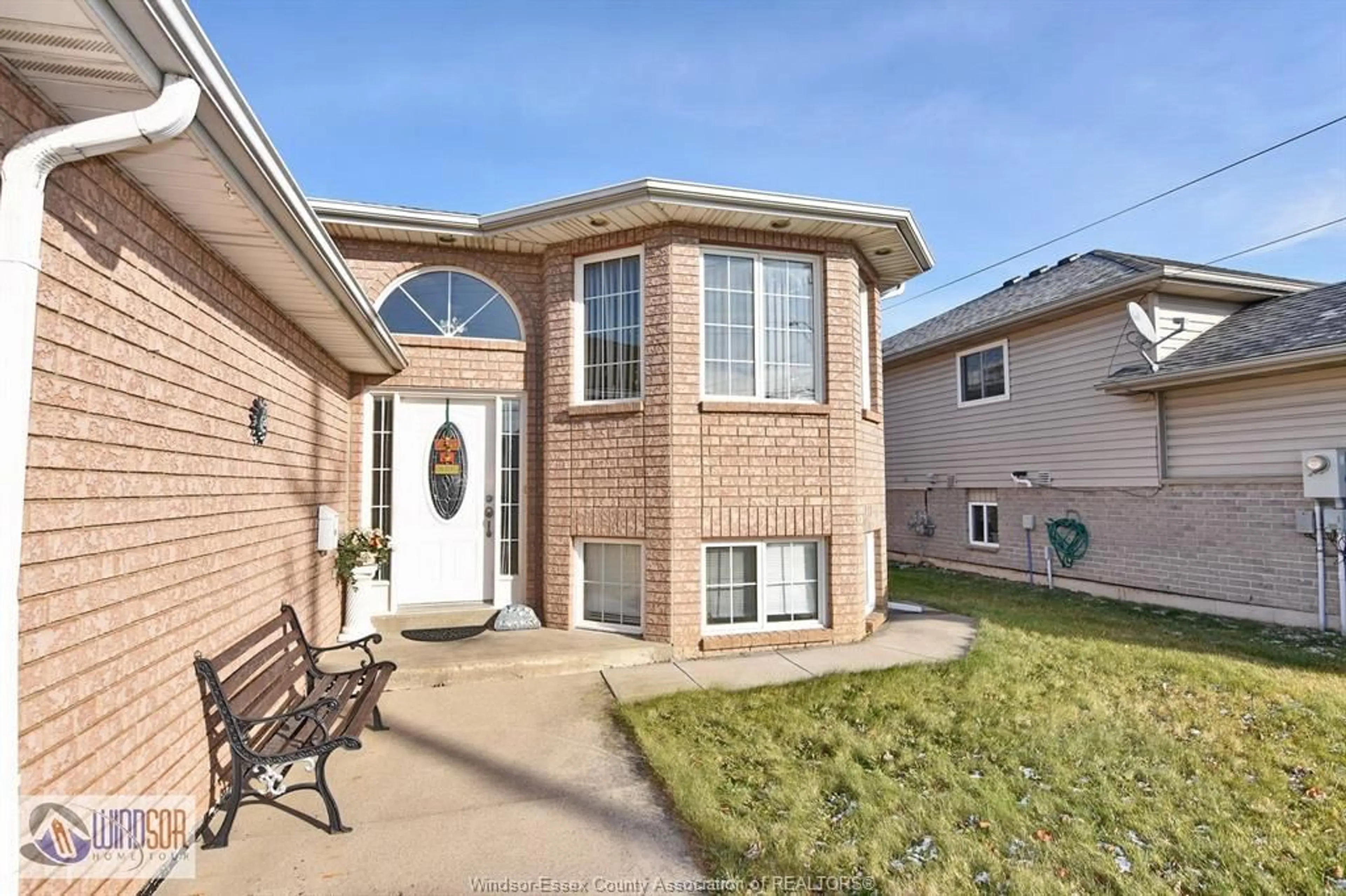 Home with brick exterior material, street for 1040 NORTH TALBOT, Windsor Ontario N9G 2S3