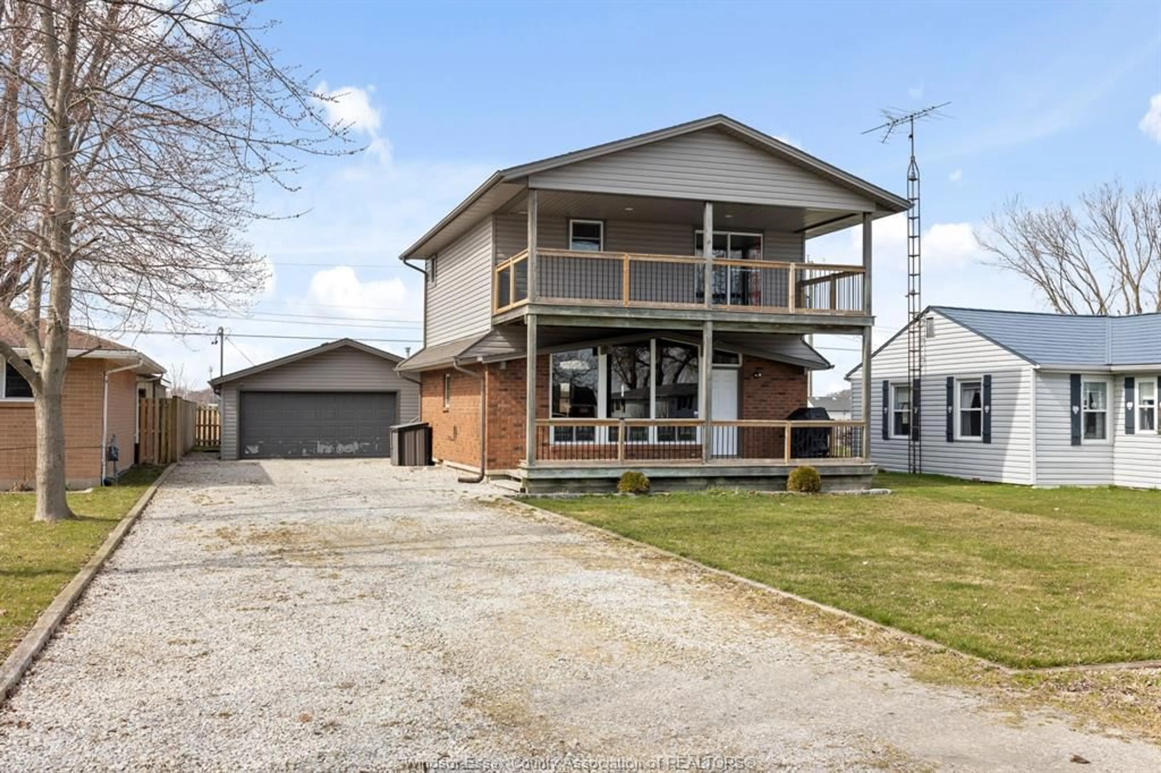 A pic from outside/outdoor area/front of a property/back of a property/a pic from drone, building for 295 DETROIT Line, Wheatley Ontario N0P 2P0