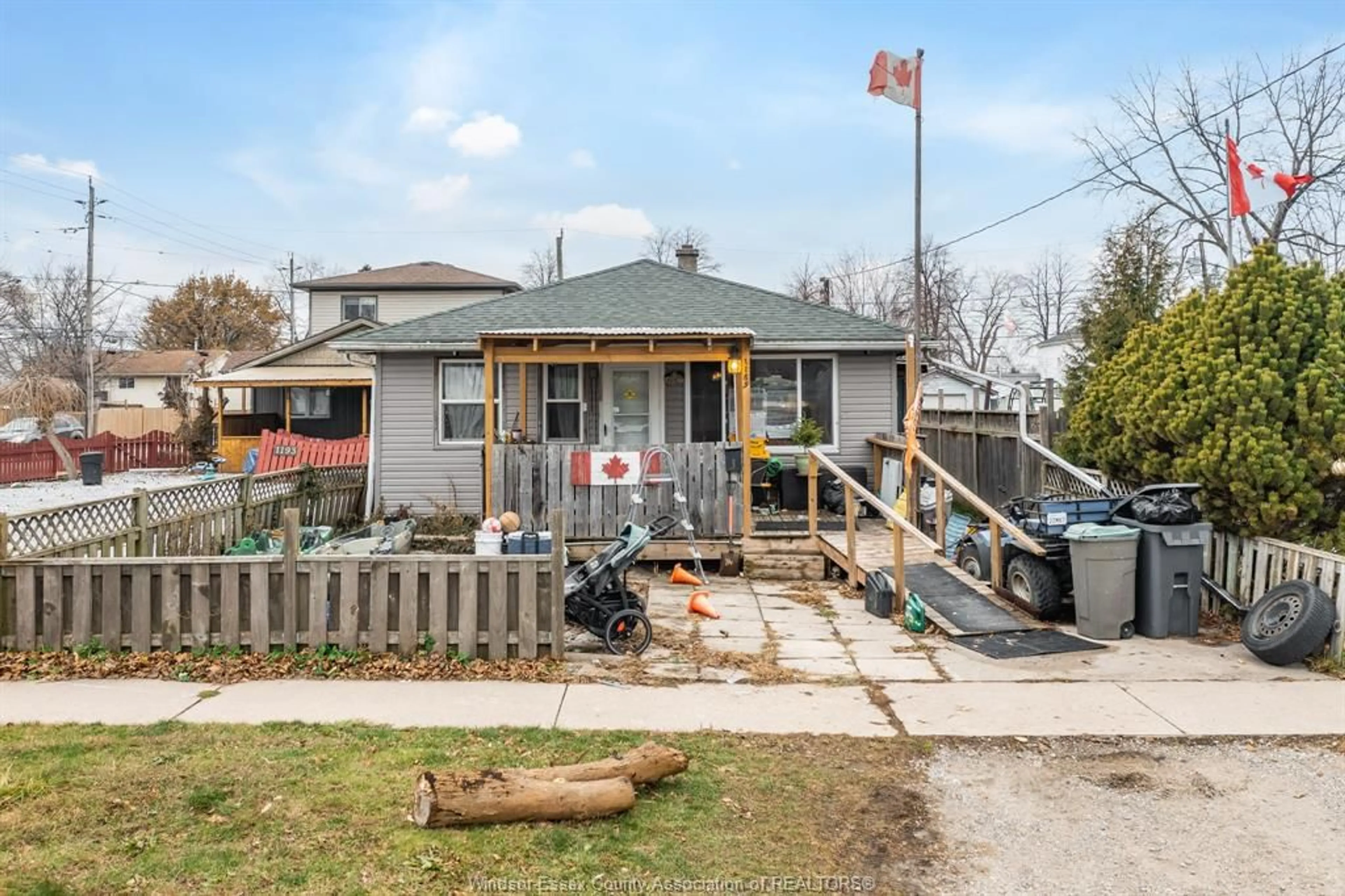 A pic from outside/outdoor area/front of a property/back of a property/a pic from drone, street for 1185 AUBIN Rd, Windsor Ontario N8Y 4E2