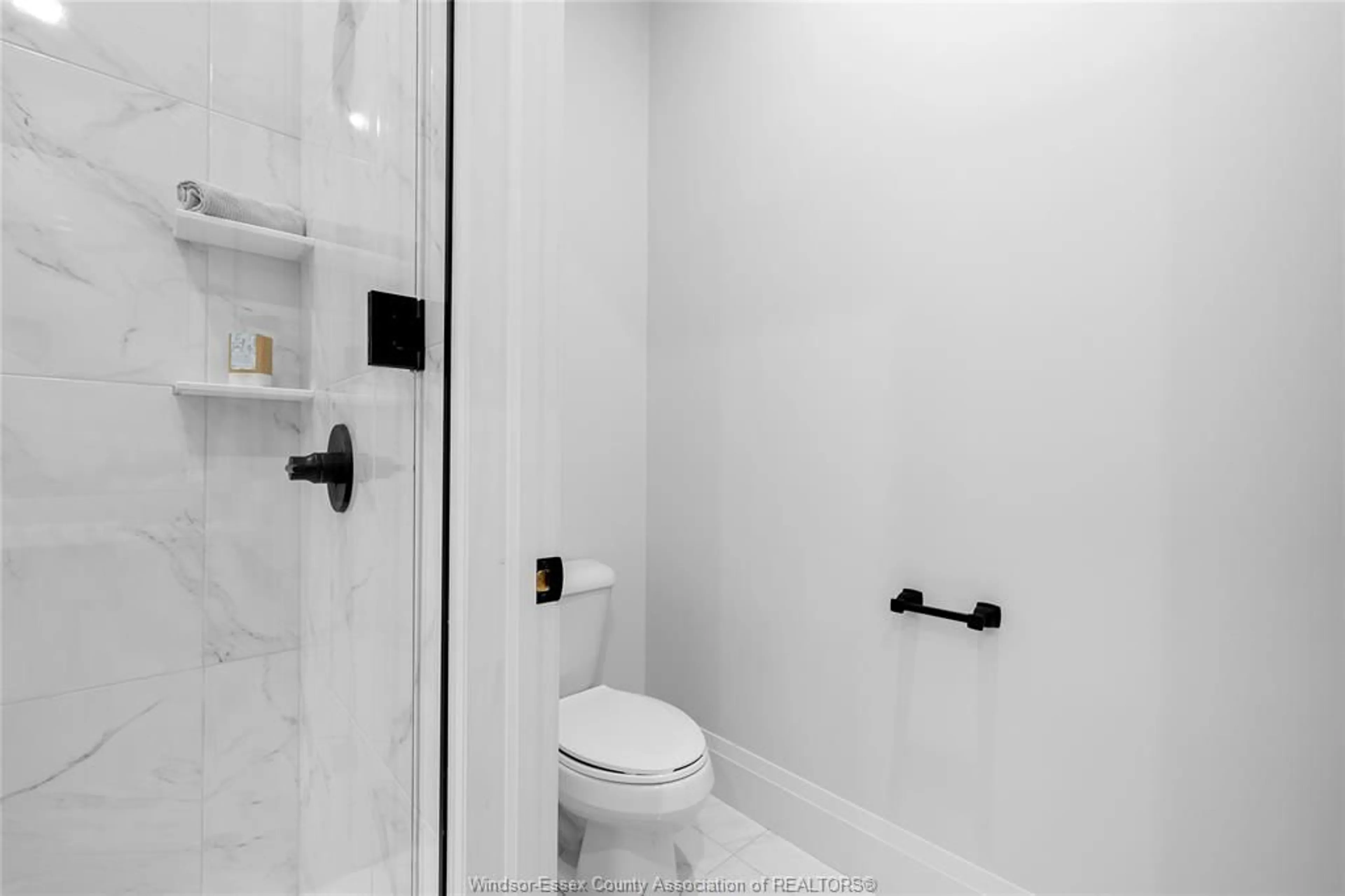 Standard bathroom, ceramic/tile floor for 542 LILY MAC Blvd, Windsor Ontario N6E 3N7