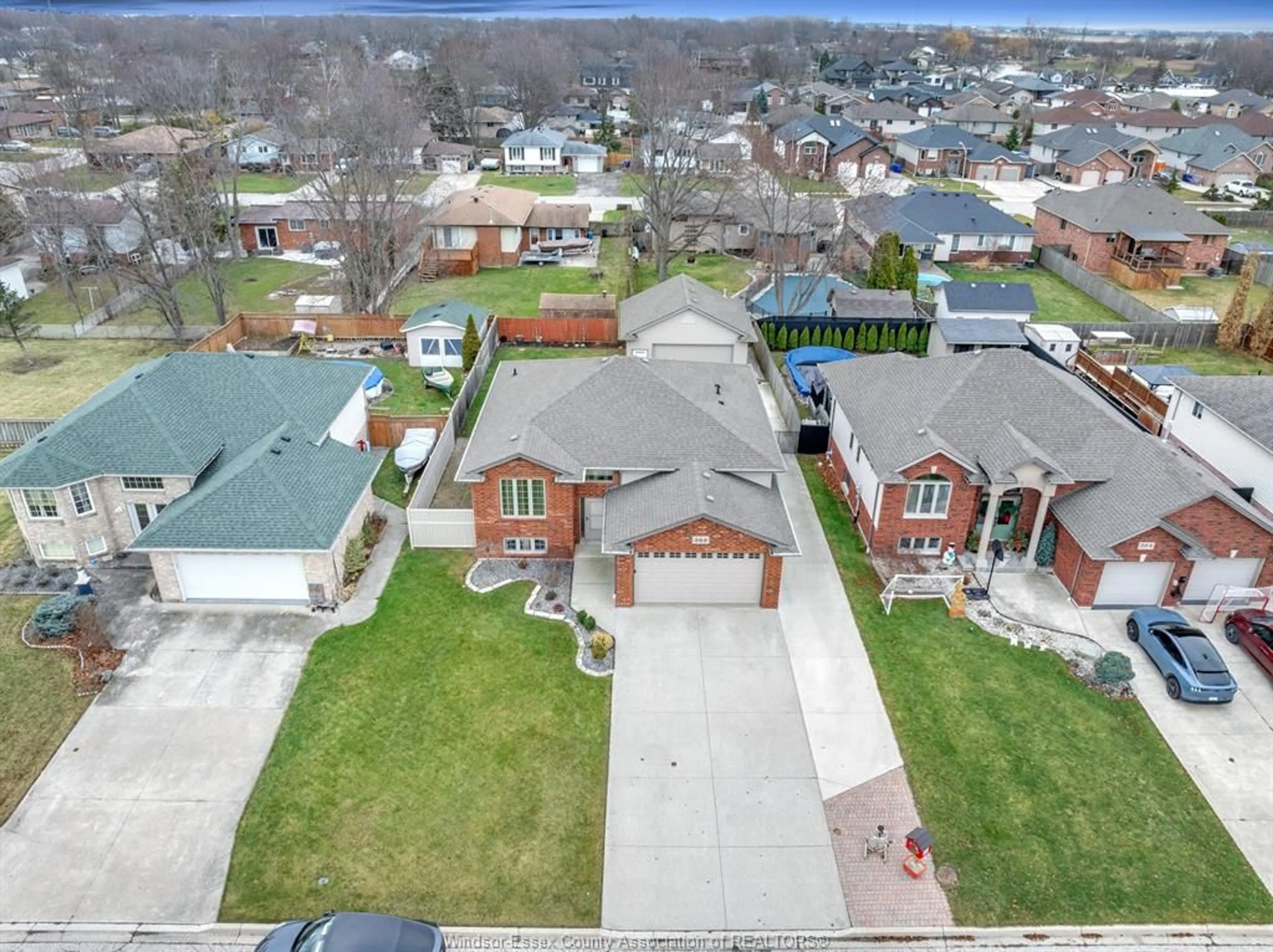 A pic from outside/outdoor area/front of a property/back of a property/a pic from drone, street for 262 WILLOWWOOD Dr, Lakeshore Ontario N8L 1K9