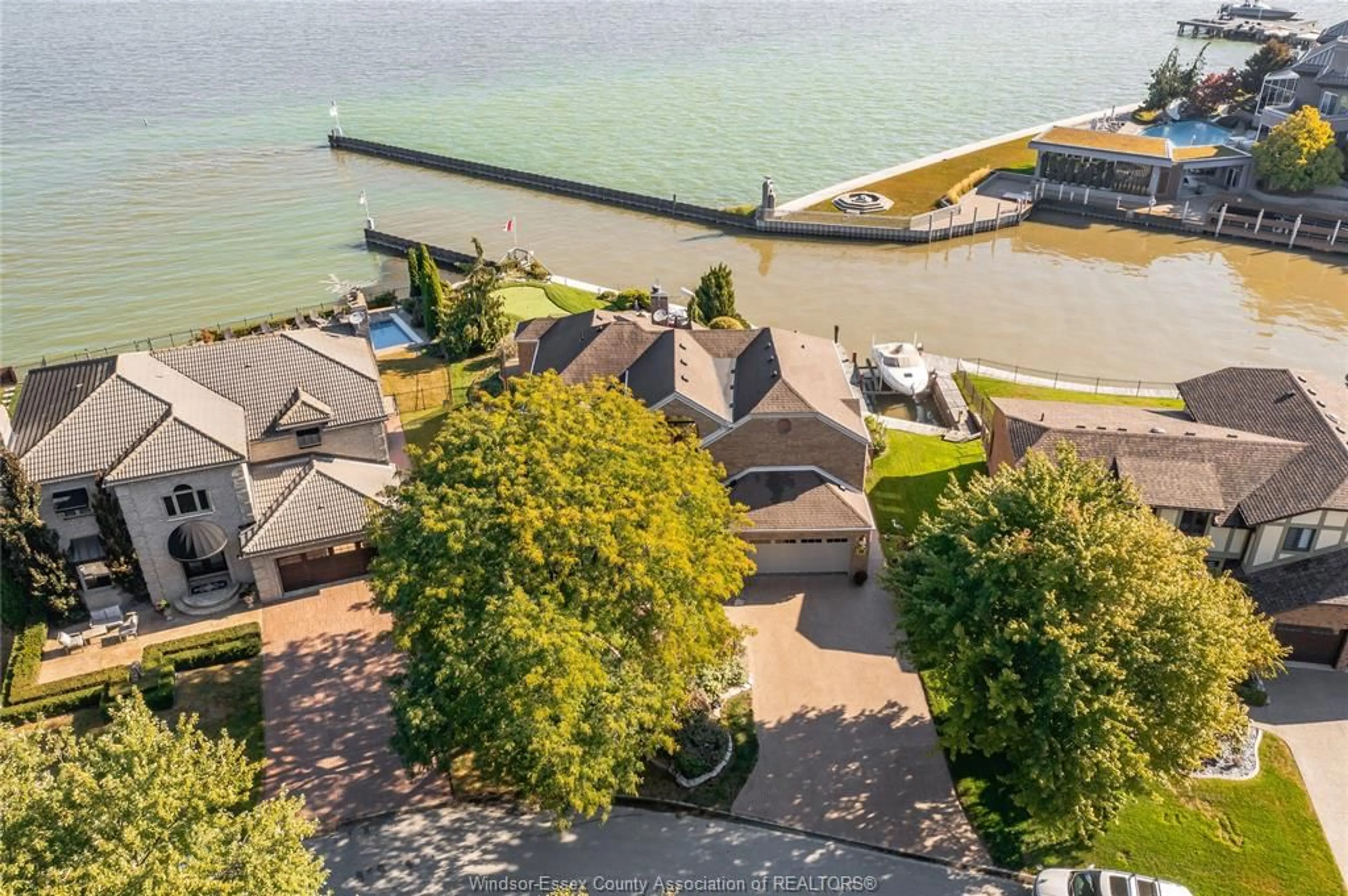 A pic from outside/outdoor area/front of a property/back of a property/a pic from drone, water/lake/river/ocean view for 122 COVE Dr, Tecumseh Ontario N8N 3W2