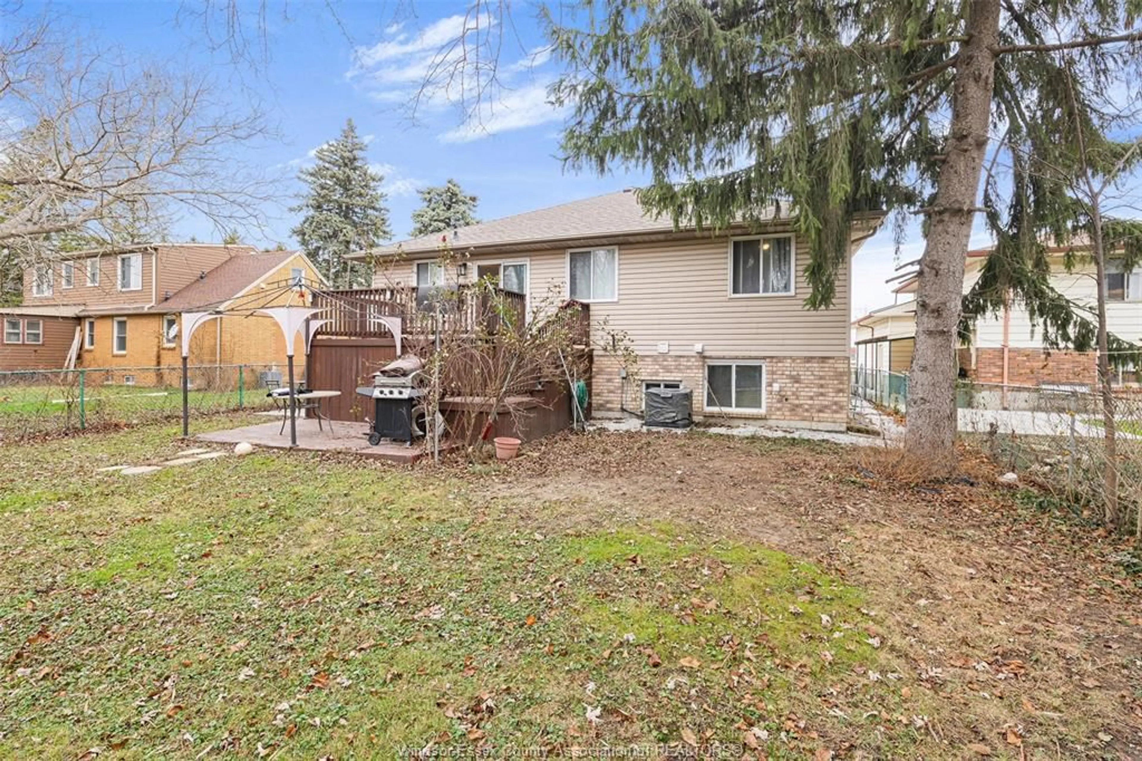 Patio, street for 569 CABANA Rd, Windsor Ontario N9G 1A5