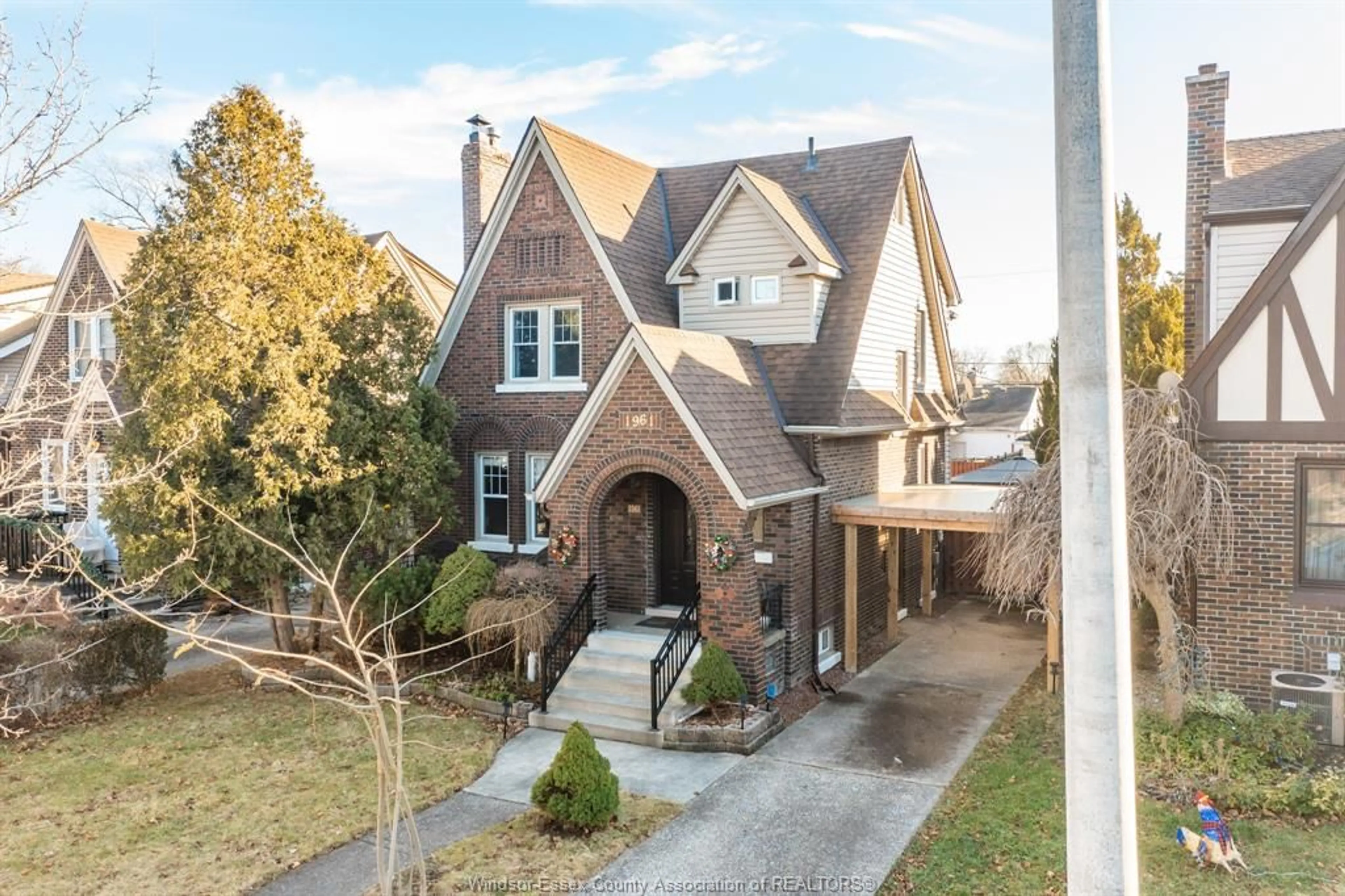 Home with brick exterior material, street for 1961 VERDUN Ave, Windsor Ontario N8W 1P6