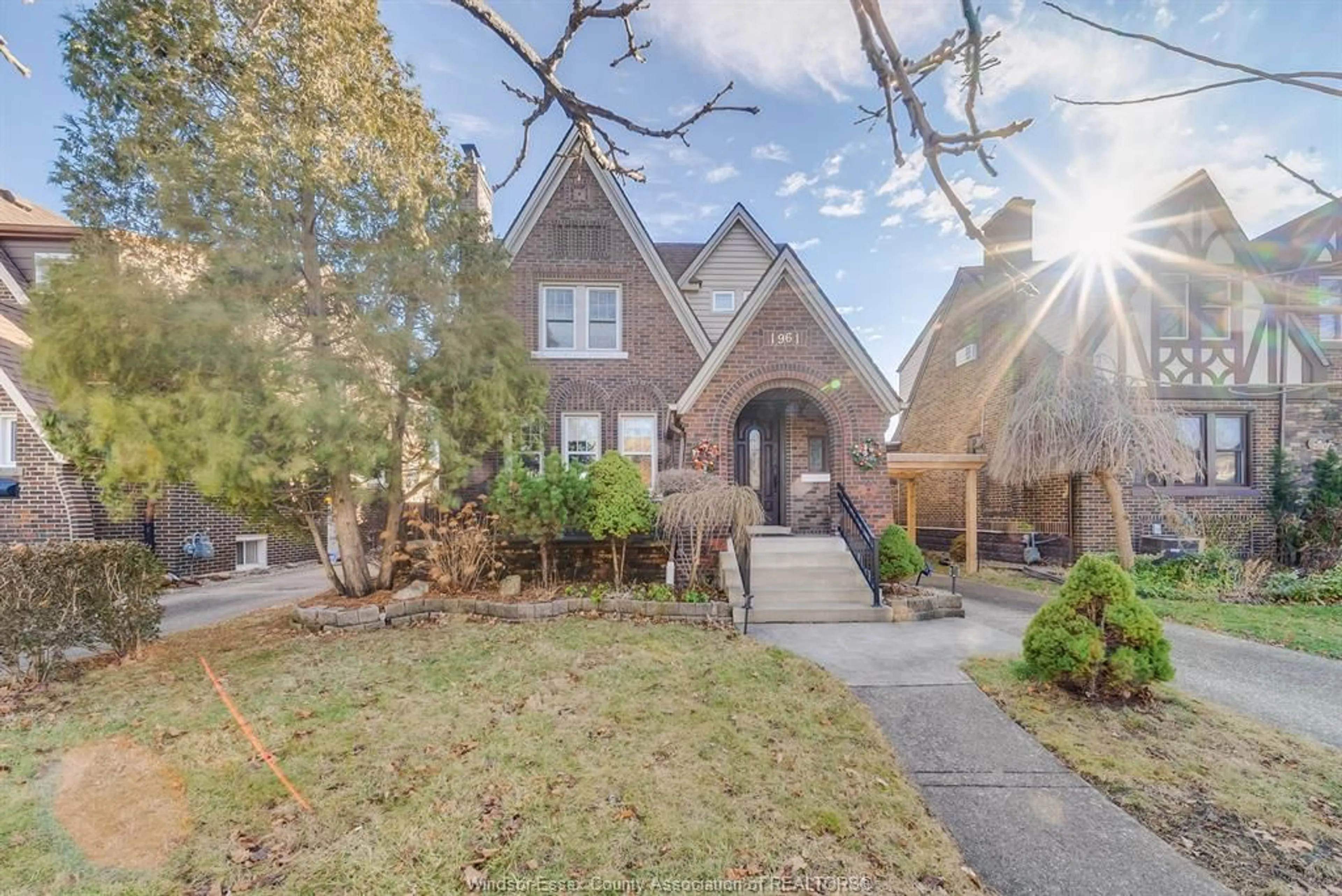 Home with brick exterior material, street for 1961 VERDUN Ave, Windsor Ontario N8W 1P6