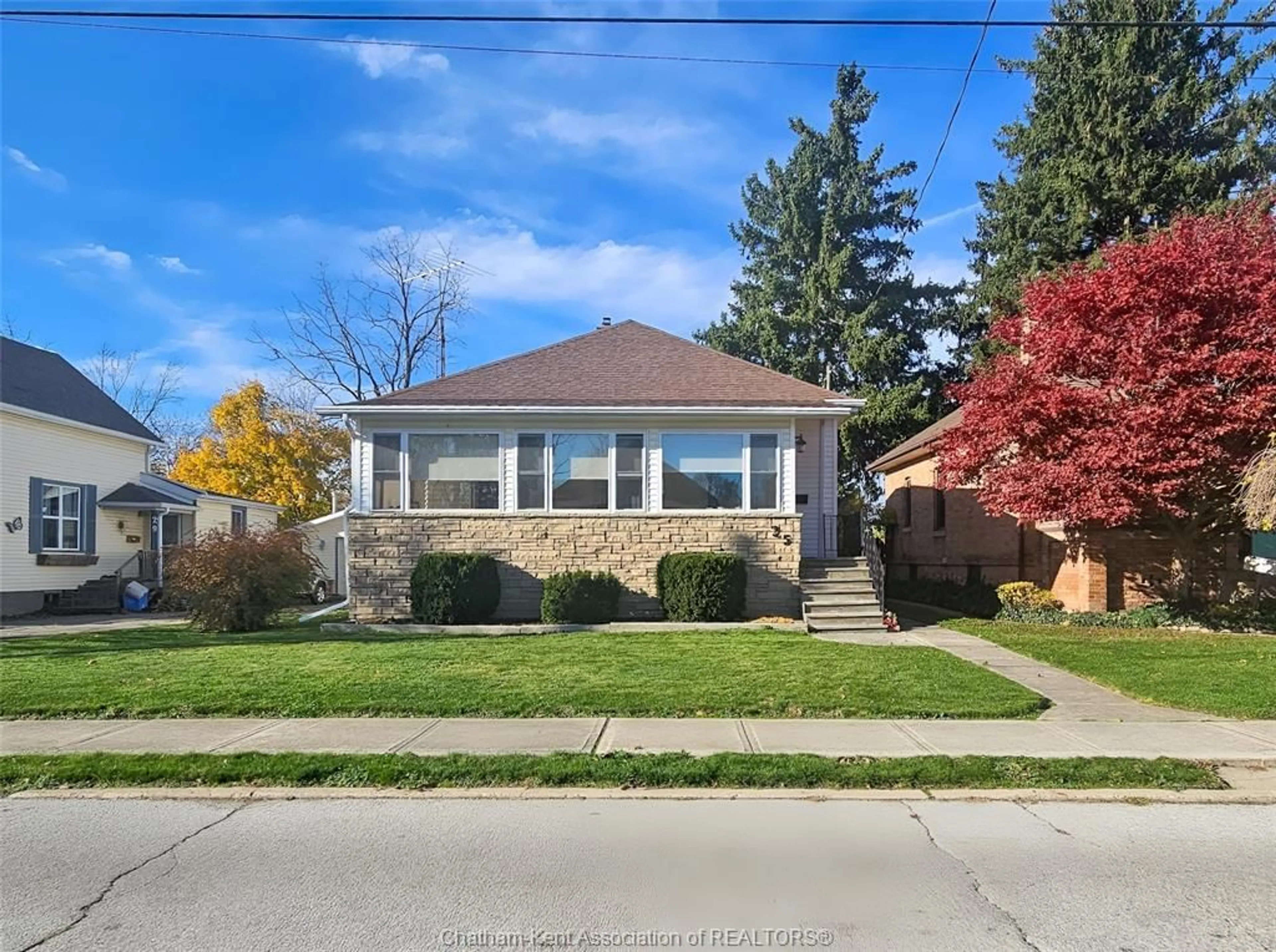 Home with brick exterior material, street for 25 Wilson Ave, Chatham Ontario N7L 1K8