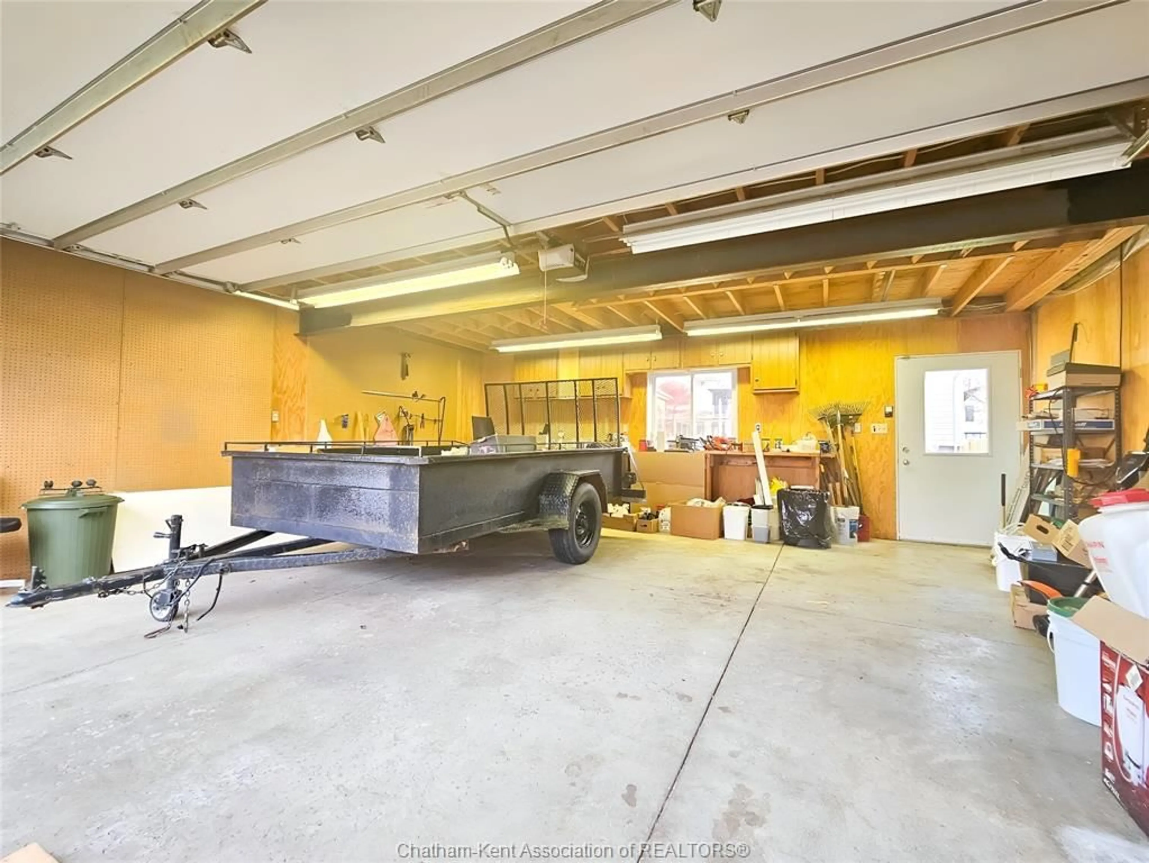 Indoor garage for 25 Wilson Ave, Chatham Ontario N7L 1K8