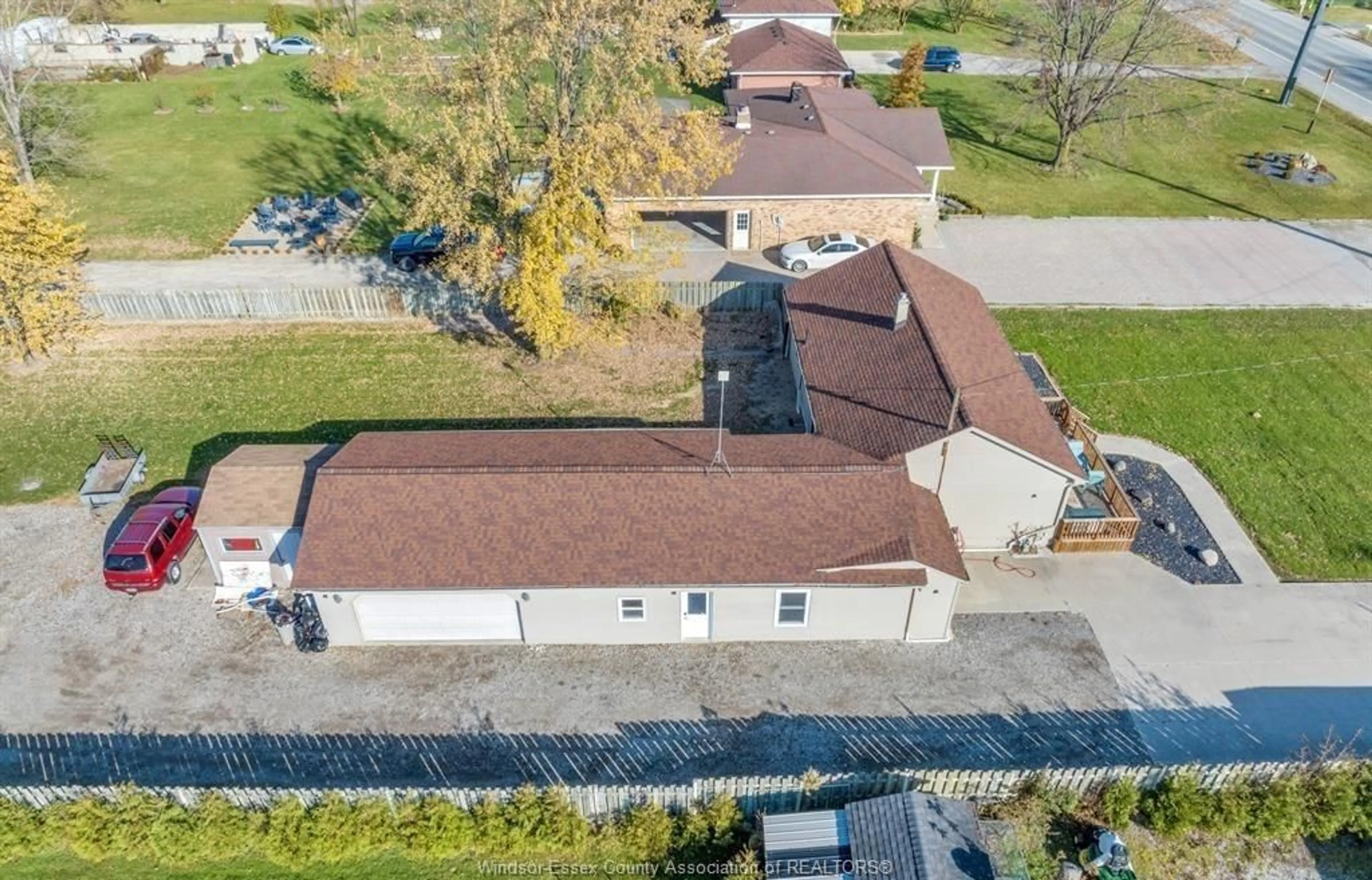 A pic from outside/outdoor area/front of a property/back of a property/a pic from drone, building for 525 HIGHWAY 77, Leamington Ontario N8H 3V8