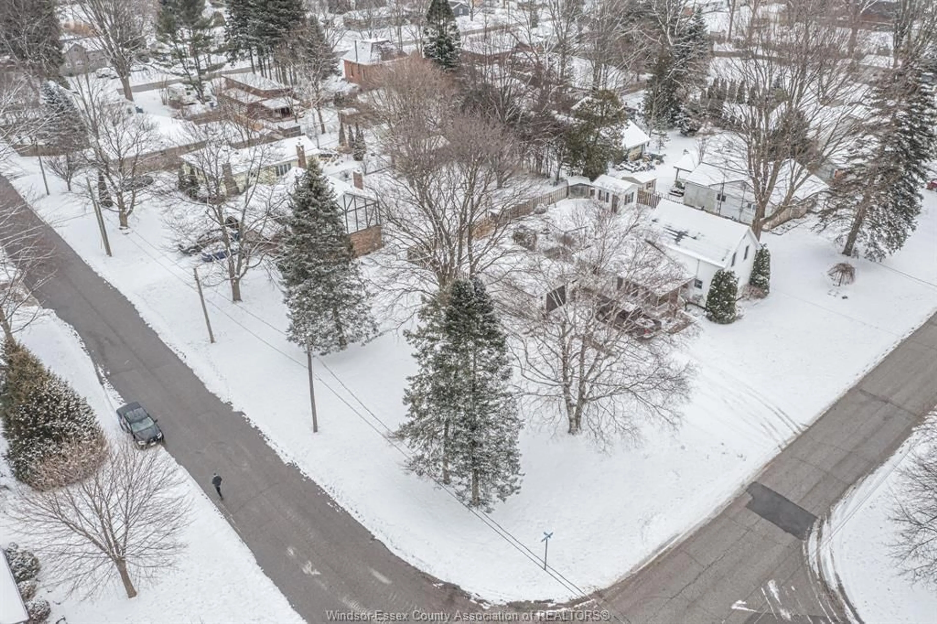 A pic from outside/outdoor area/front of a property/back of a property/a pic from drone, street for 32 BROADWAY St, Ridgetown Ontario N0P 2C0