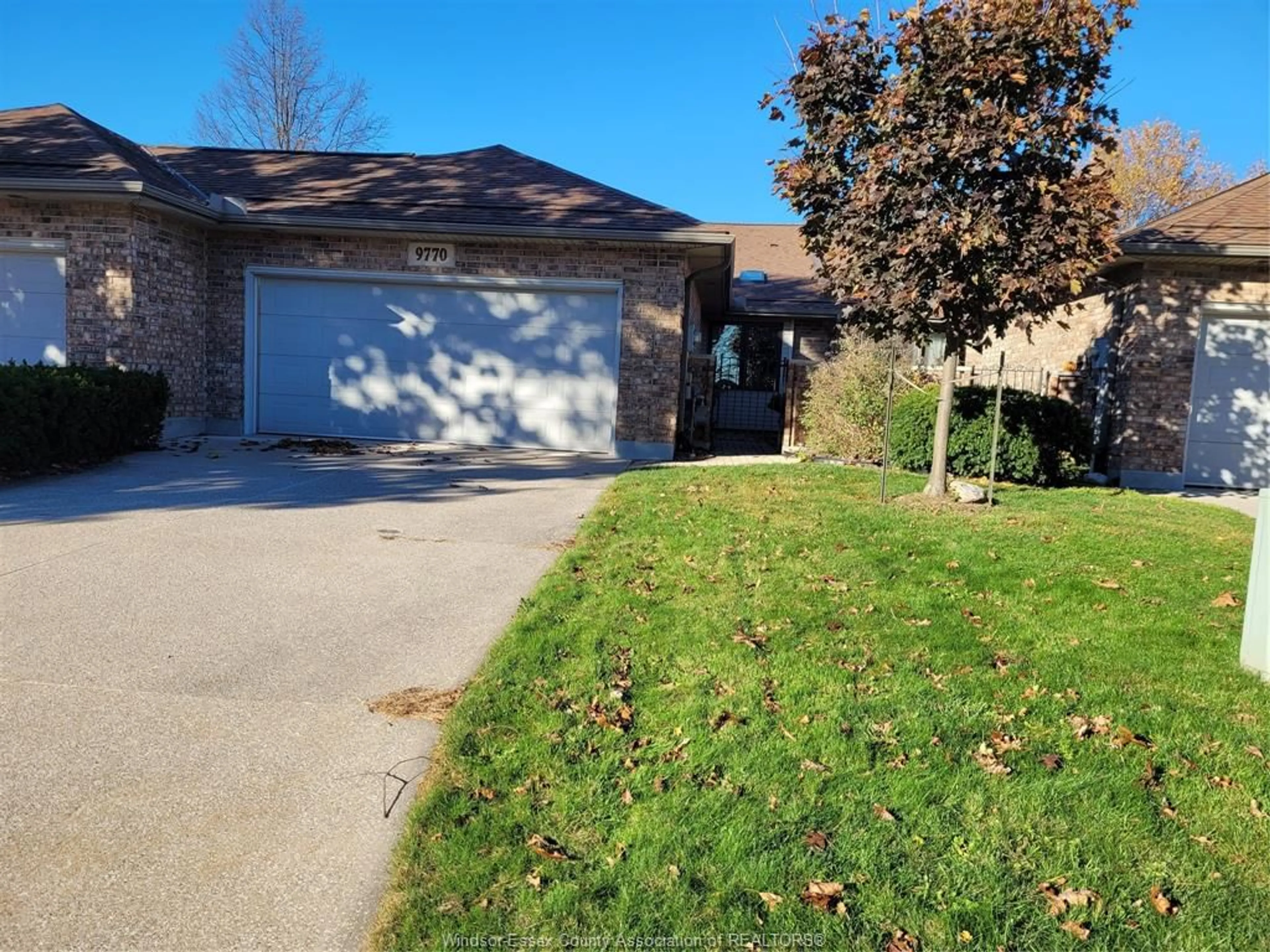 A pic from outside/outdoor area/front of a property/back of a property/a pic from drone, street for 9770 MENARD, Windsor Ontario N8P 1G6