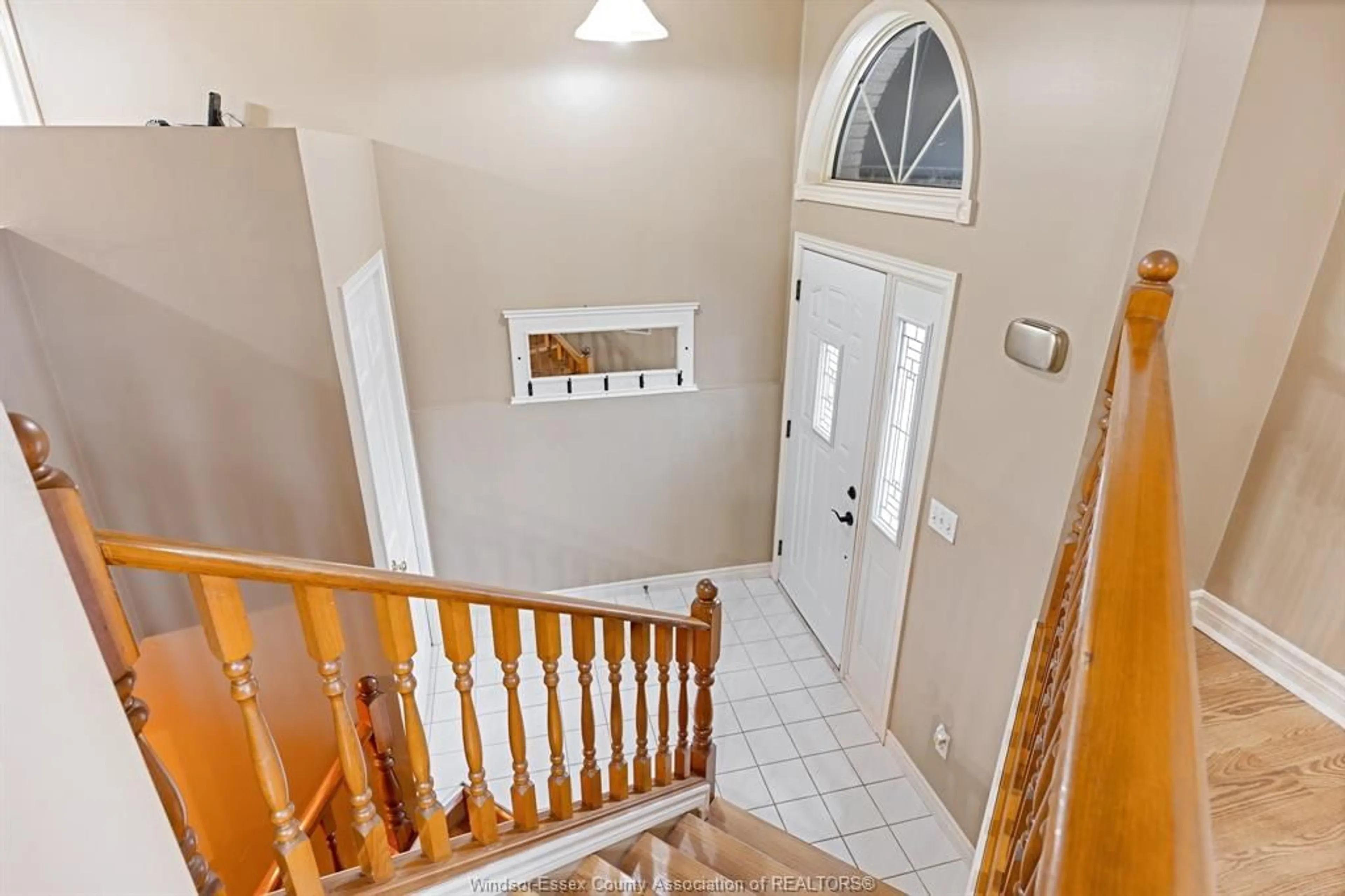 Indoor entryway for 12688 HORWOOD Cres, Tecumseh Ontario N8N 4TB