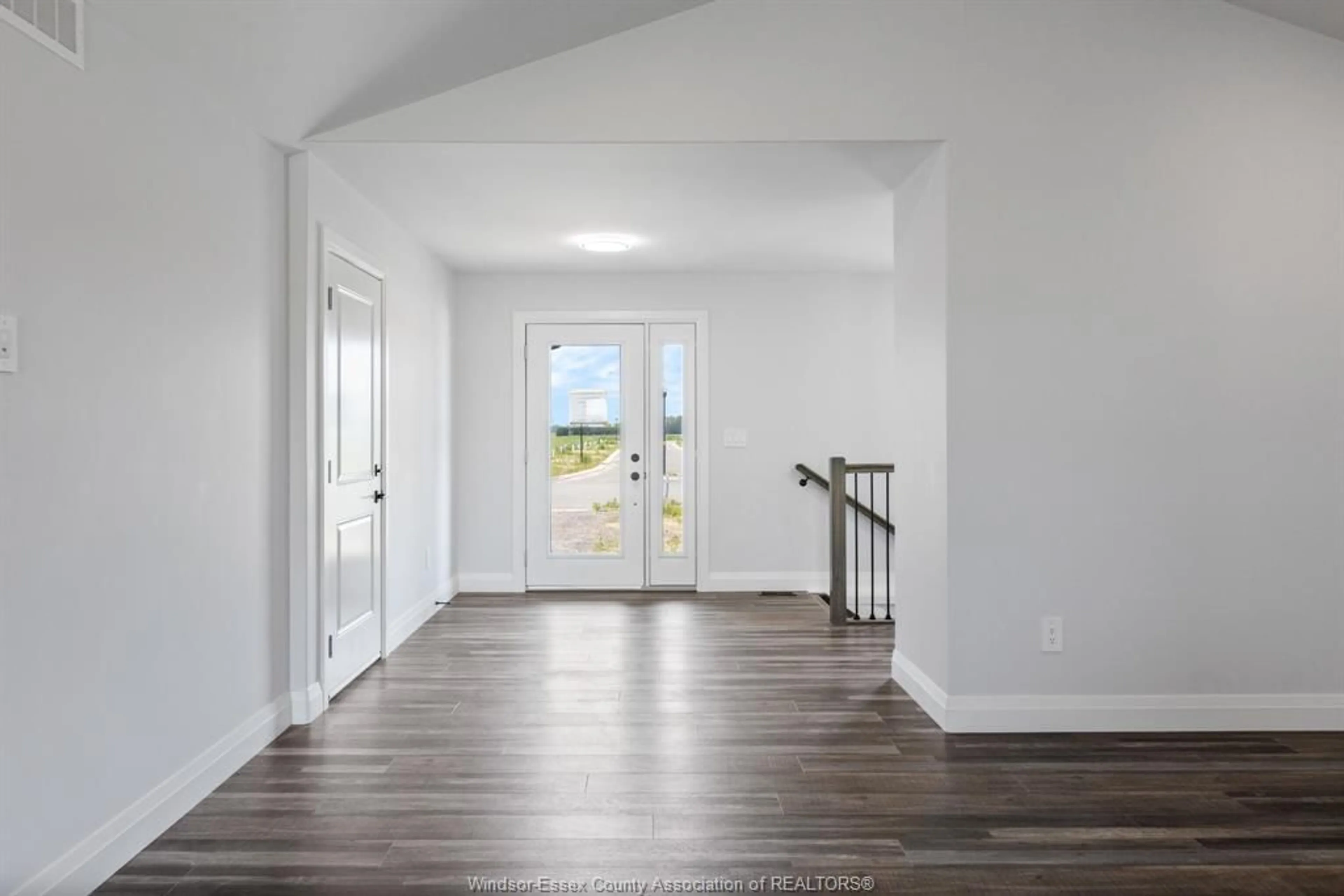 Indoor entryway for 597 Keil Trail, Chatham Ontario N7L 0G8