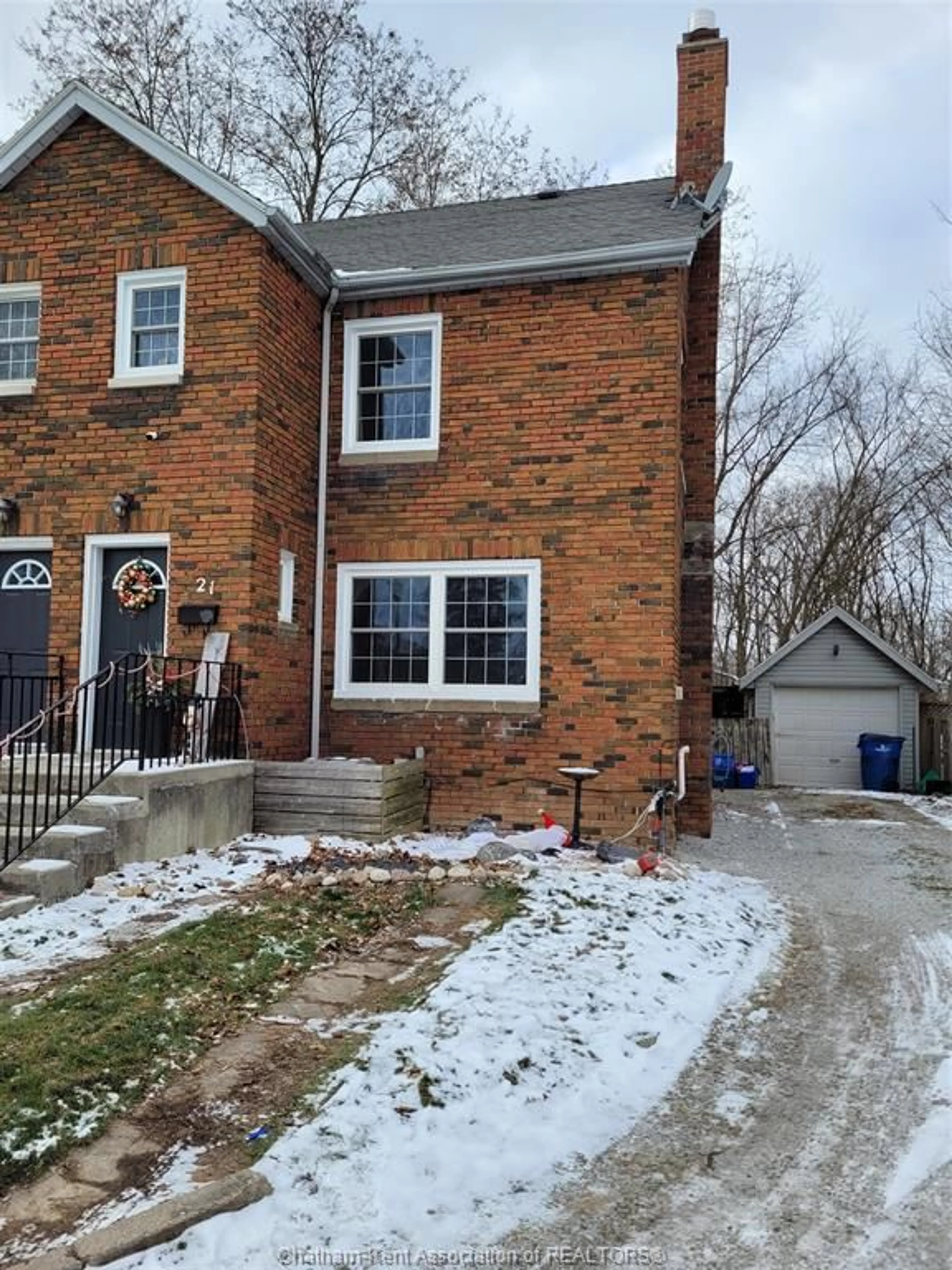 Home with brick exterior material, street for 21 SPARKS Dr, Chatham Ontario N7M 4H9