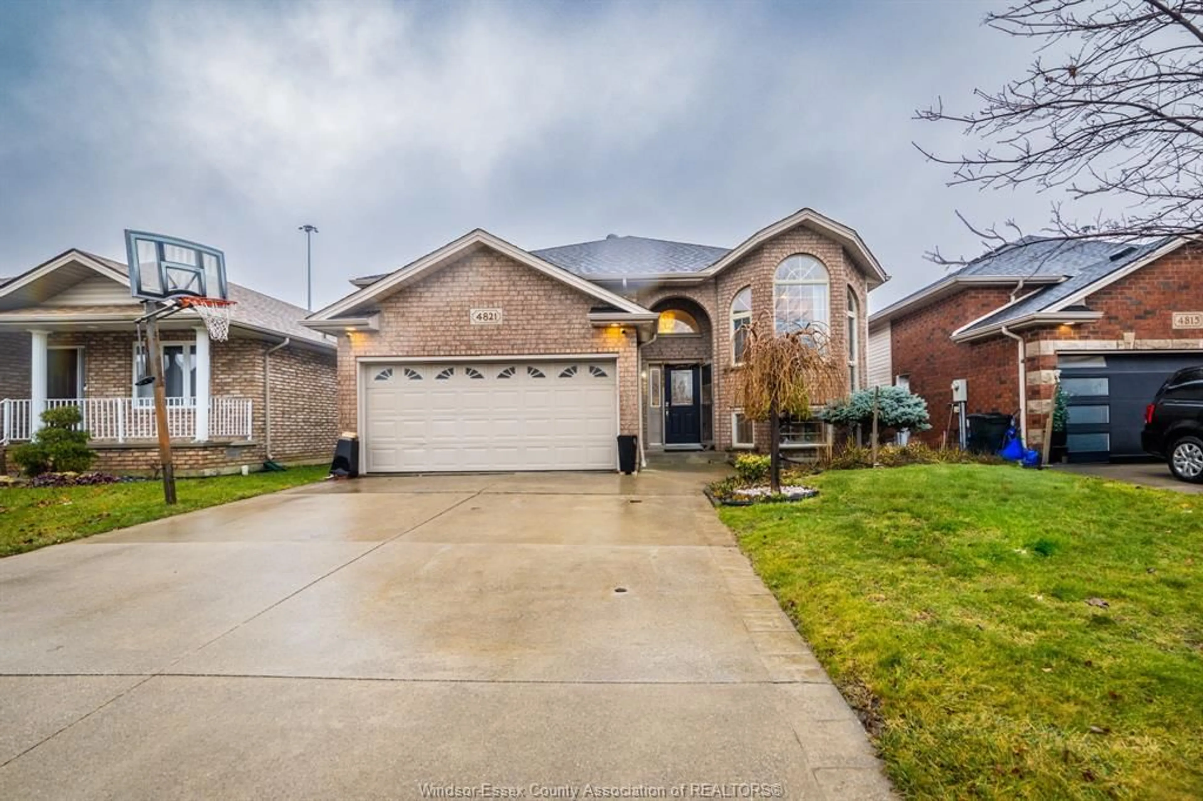 Home with brick exterior material, street for 4821 JULIET Cres, Windsor Ontario N9G 3A6