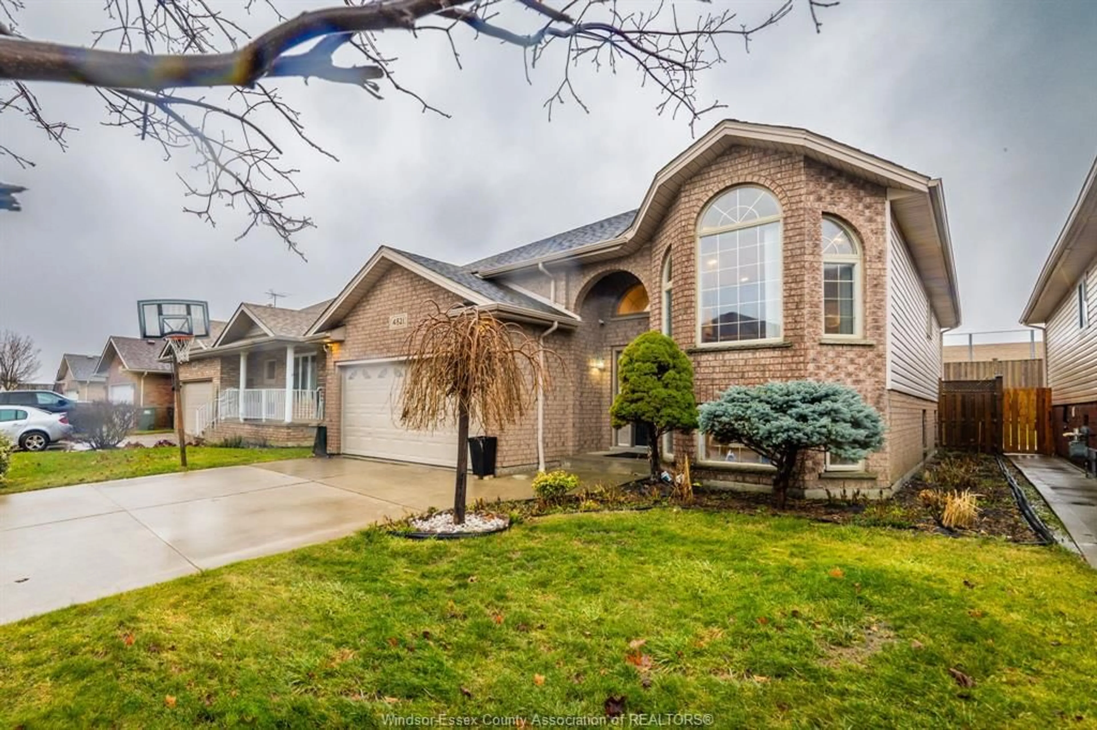 Home with brick exterior material, street for 4821 JULIET Cres, Windsor Ontario N9G 3A6