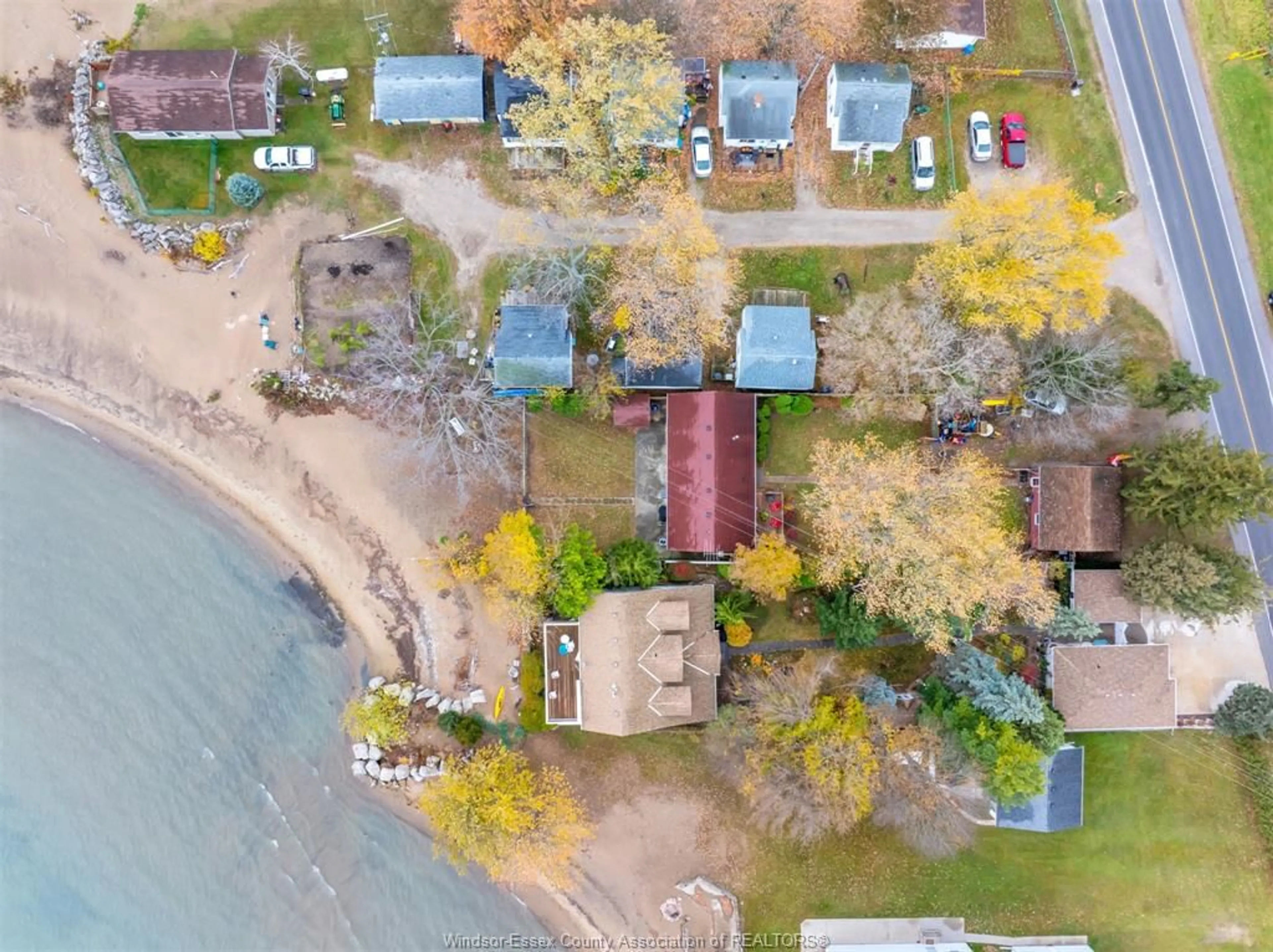 A pic from outside/outdoor area/front of a property/back of a property/a pic from drone, water/lake/river/ocean view for 655 HERITAGE Rd, Kingsville Ontario N9Y 3B1