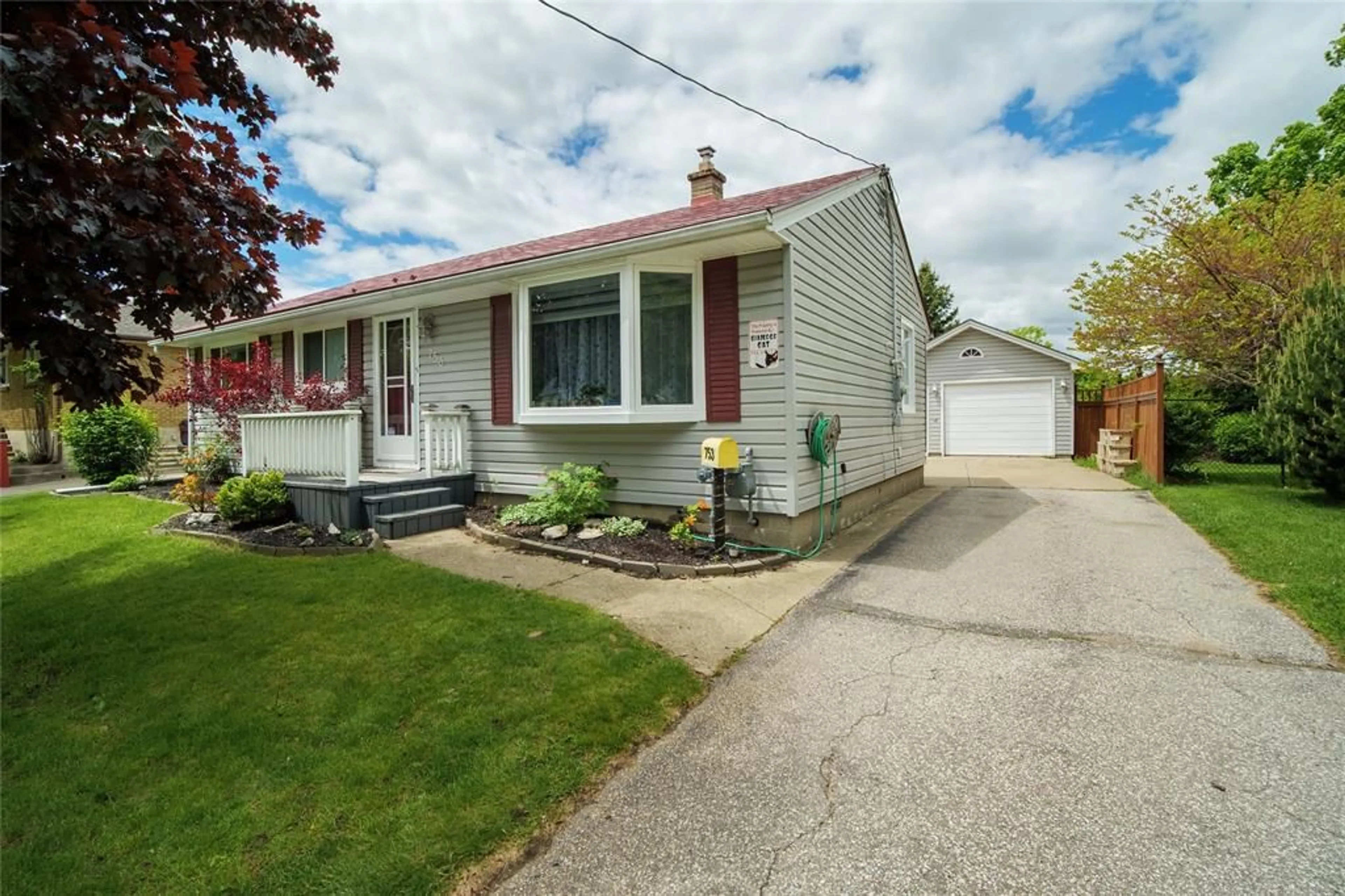 Home with vinyl exterior material, street for 753 Kember Ave, Sarnia Ontario N7S 2T3