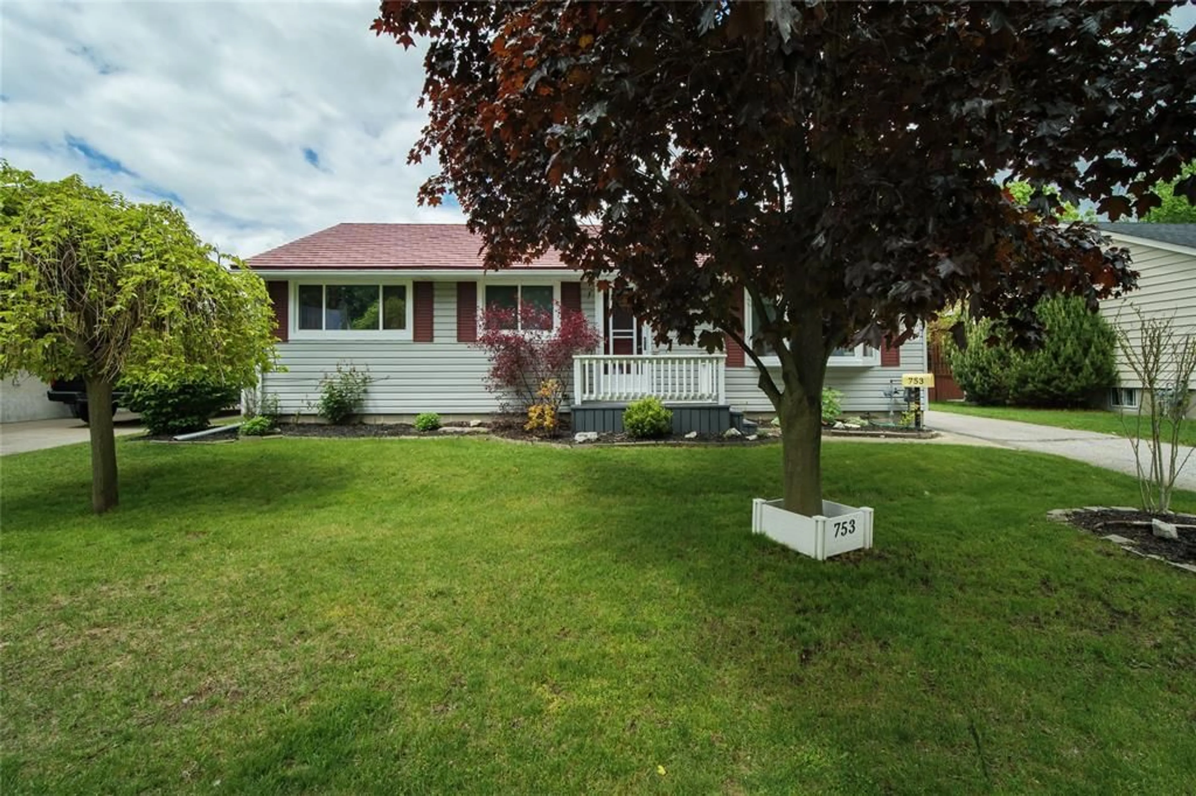 Home with vinyl exterior material, street for 753 Kember Ave, Sarnia Ontario N7S 2T3