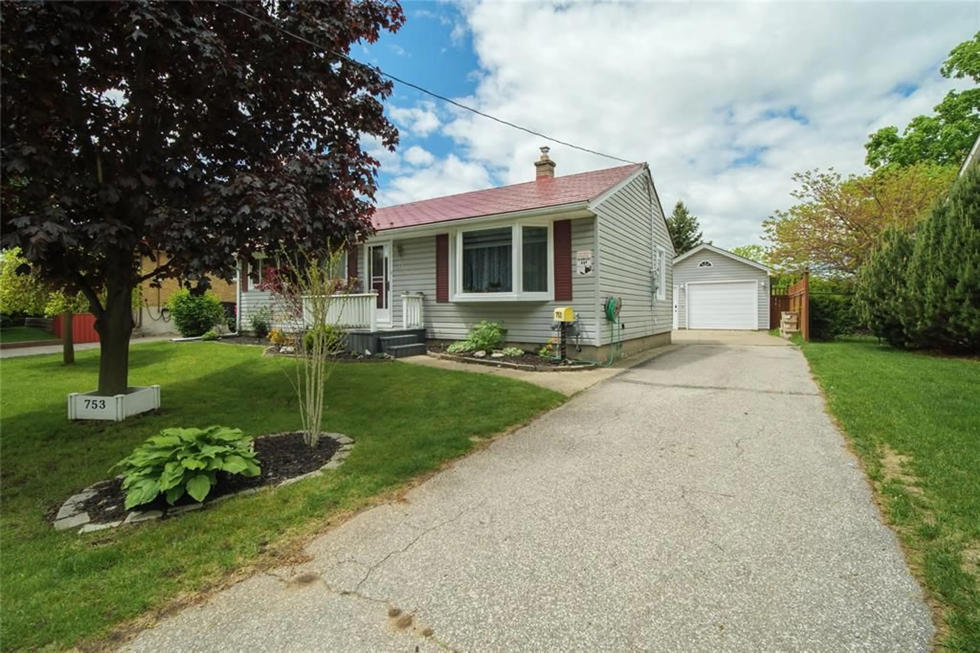 Unknown for 753 Kember Ave, Sarnia Ontario N7S 2T3